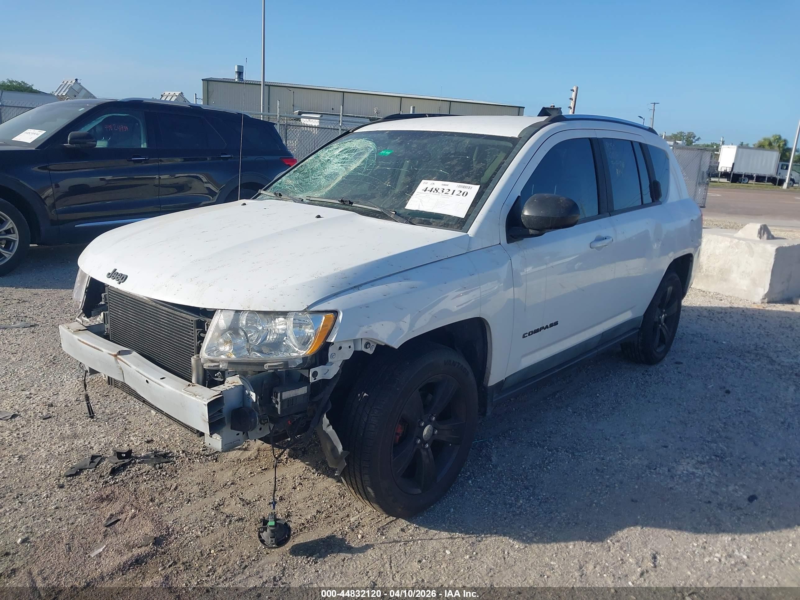 2011 Jeep Compass White vin: 1J4NT1FB0BD170618