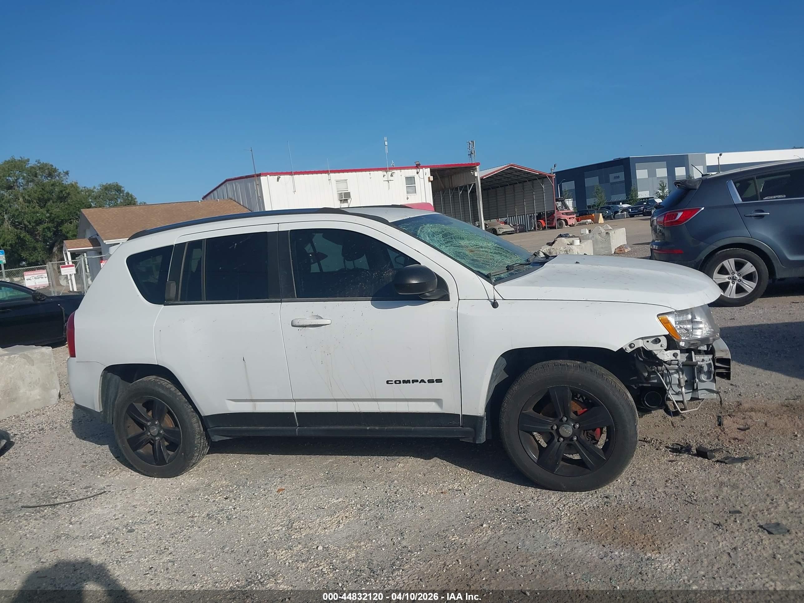 2011 Jeep Compass White vin: 1J4NT1FB0BD170618
