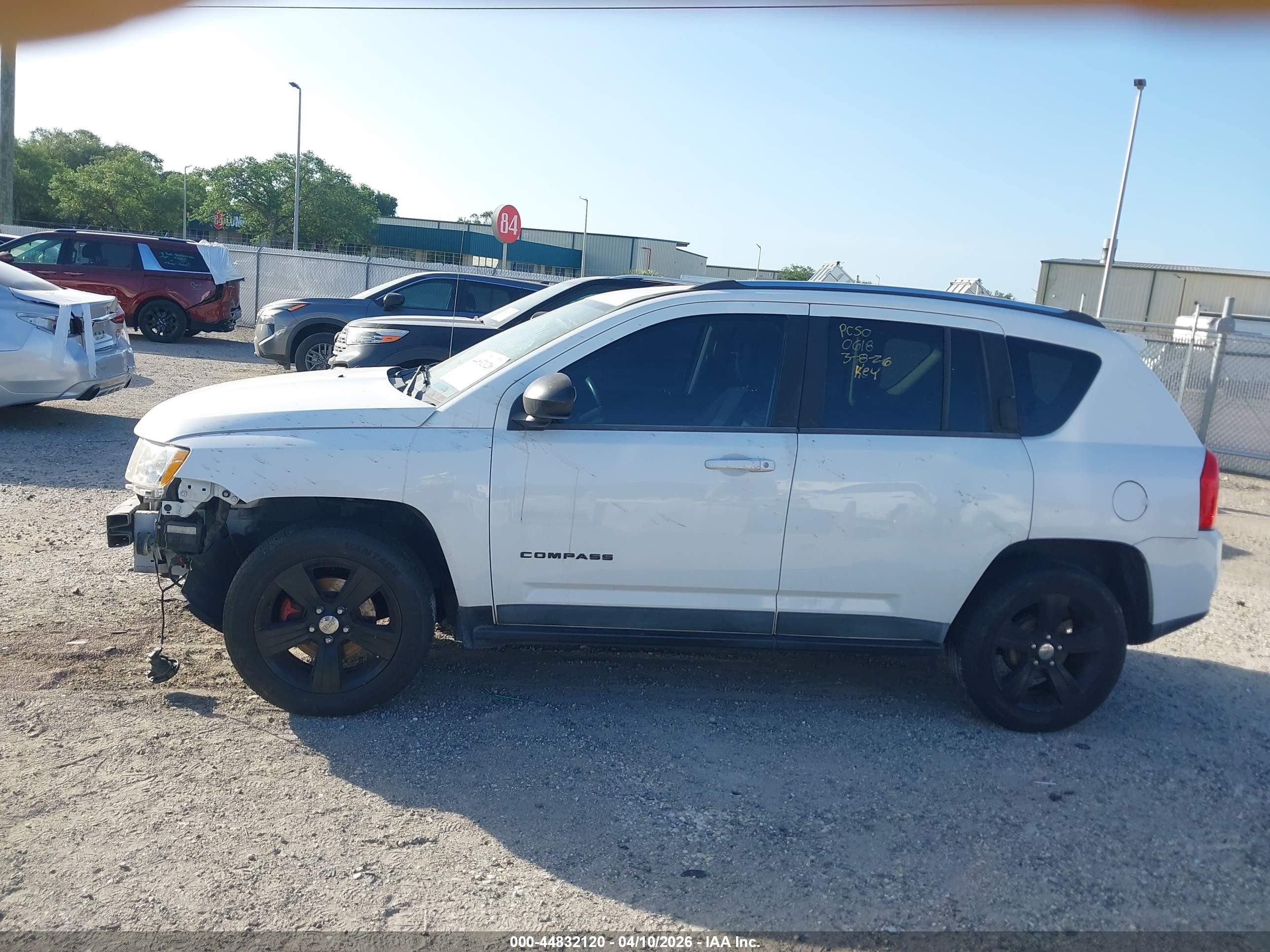 2011 Jeep Compass White vin: 1J4NT1FB0BD170618