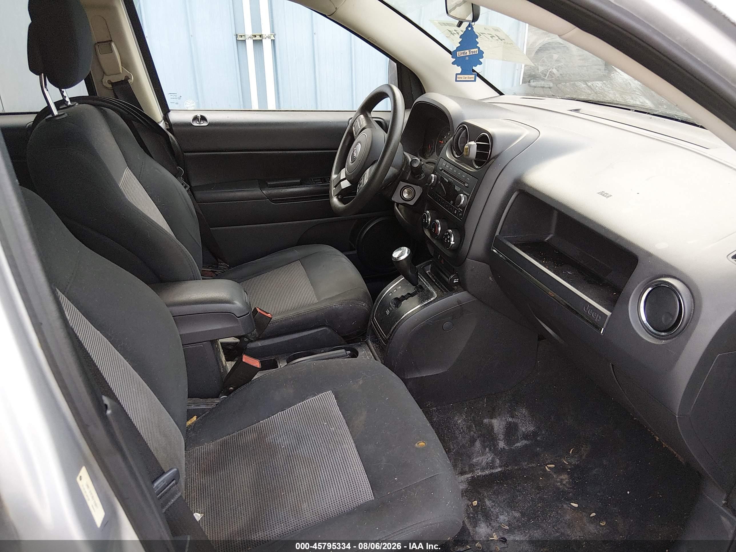 2011 Jeep Compass   Silver vin: 1J4NT1FB1BD193051