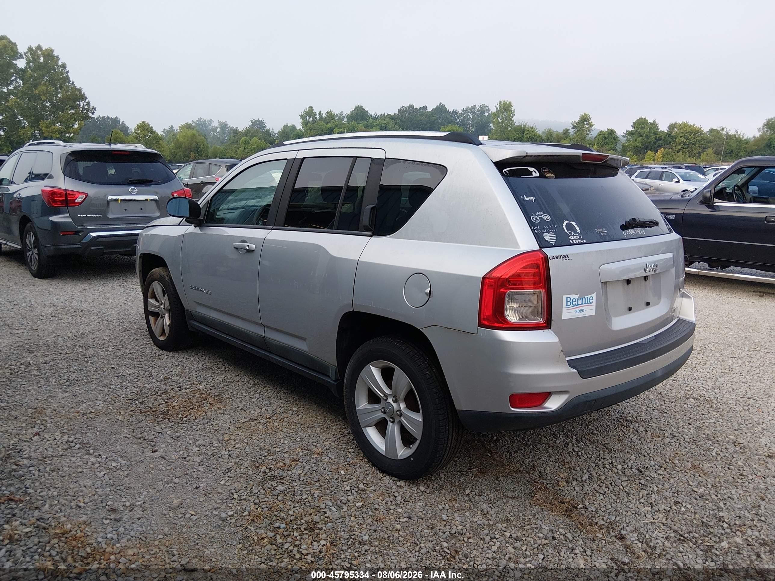 2011 Jeep Compass   Silver vin: 1J4NT1FB1BD193051