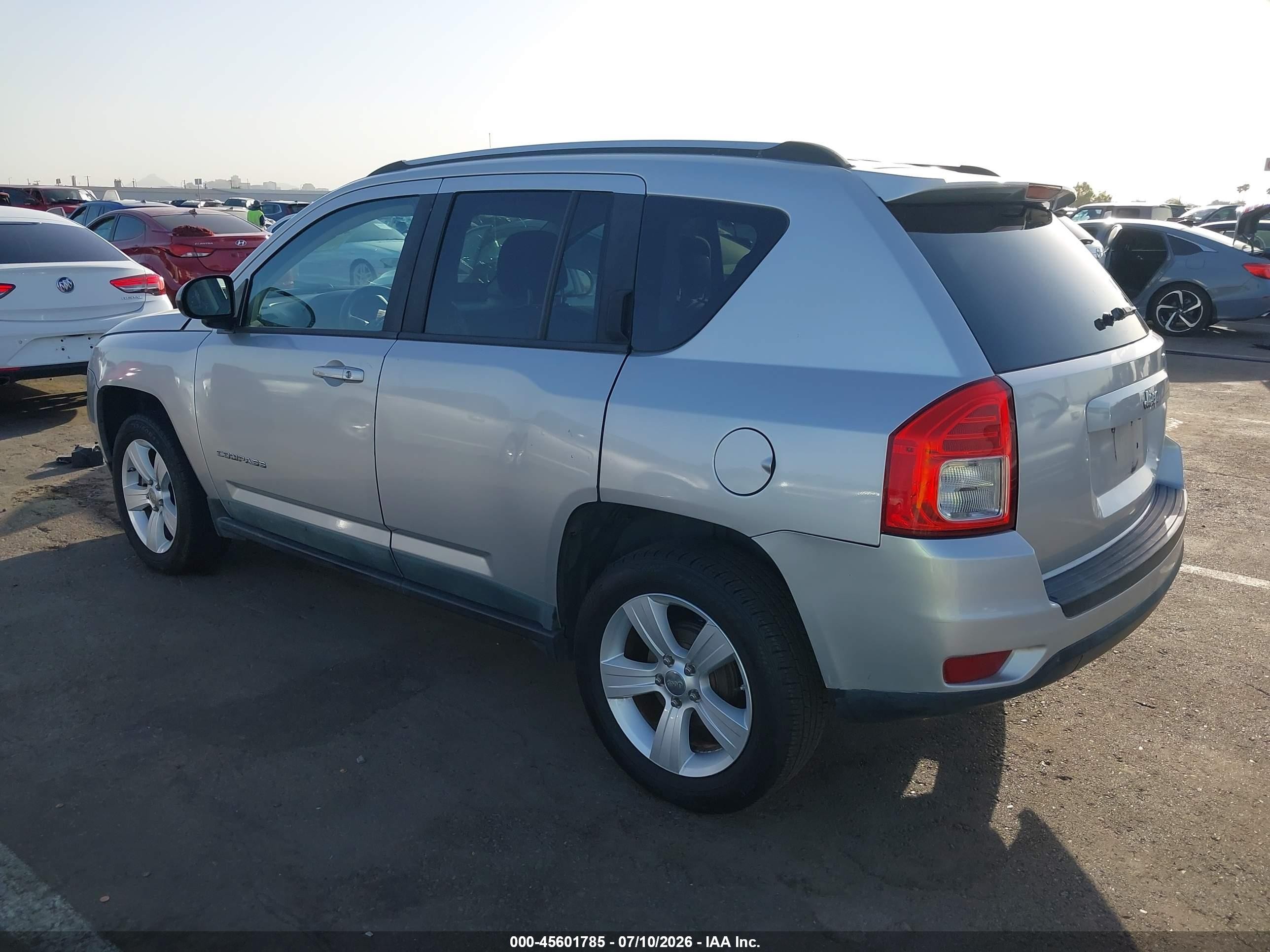 2011 Jeep Compass   Silver vin: 1J4NT1FB2BD248641