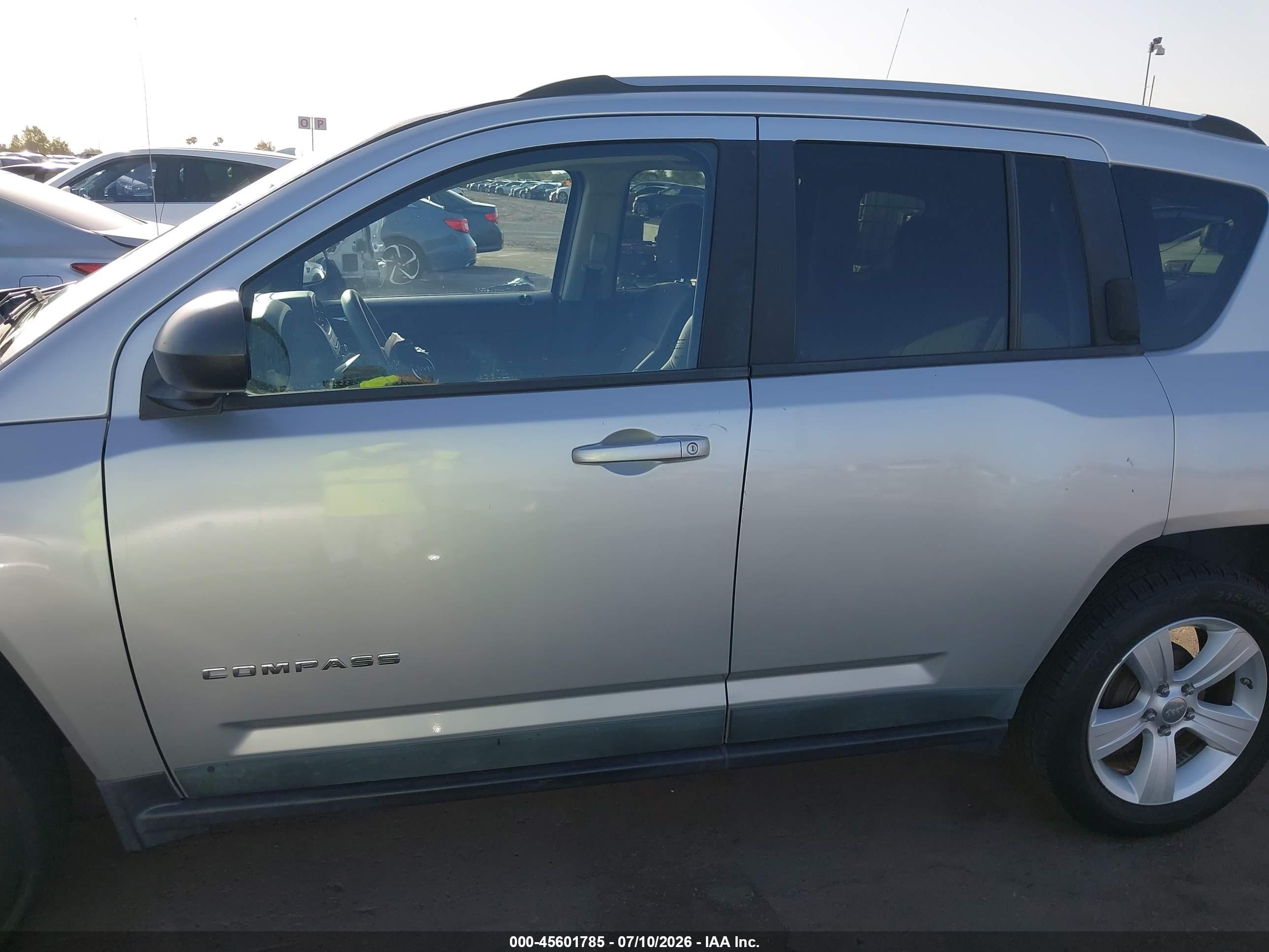 2011 Jeep Compass   Silver vin: 1J4NT1FB2BD248641