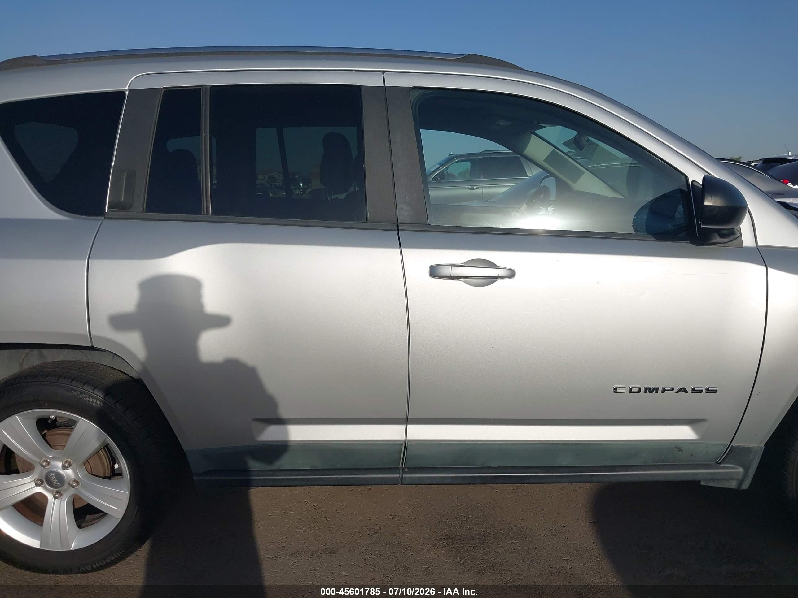 2011 Jeep Compass   Silver vin: 1J4NT1FB2BD248641