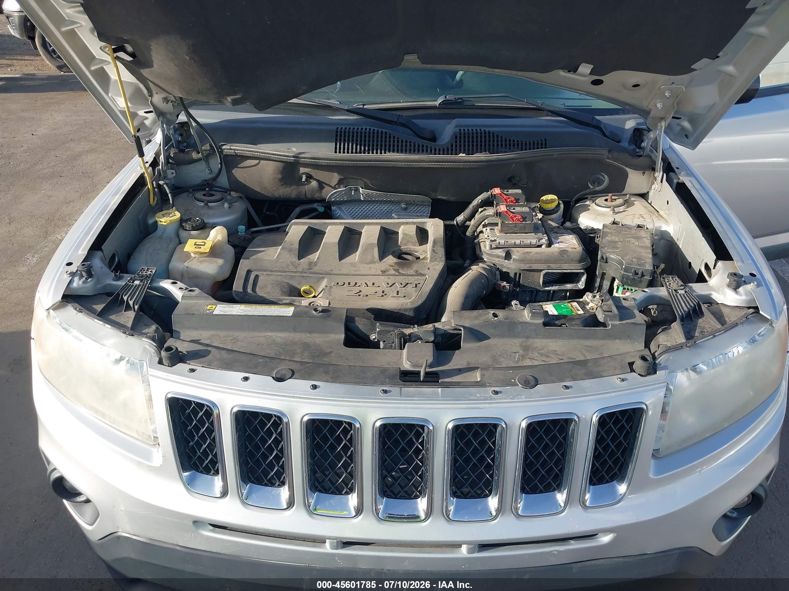 2011 Jeep Compass   Silver vin: 1J4NT1FB2BD248641
