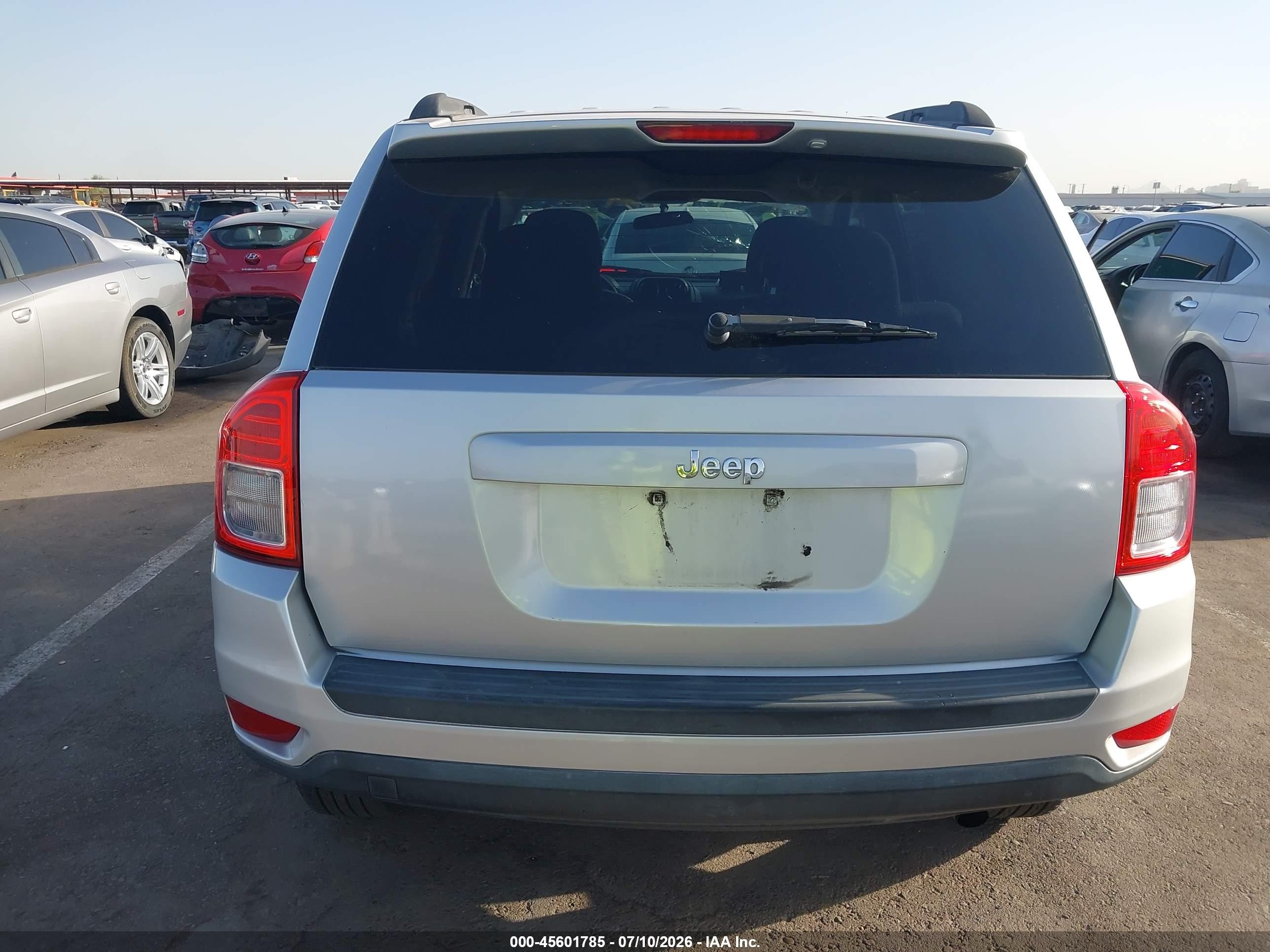 2011 Jeep Compass   Silver vin: 1J4NT1FB2BD248641