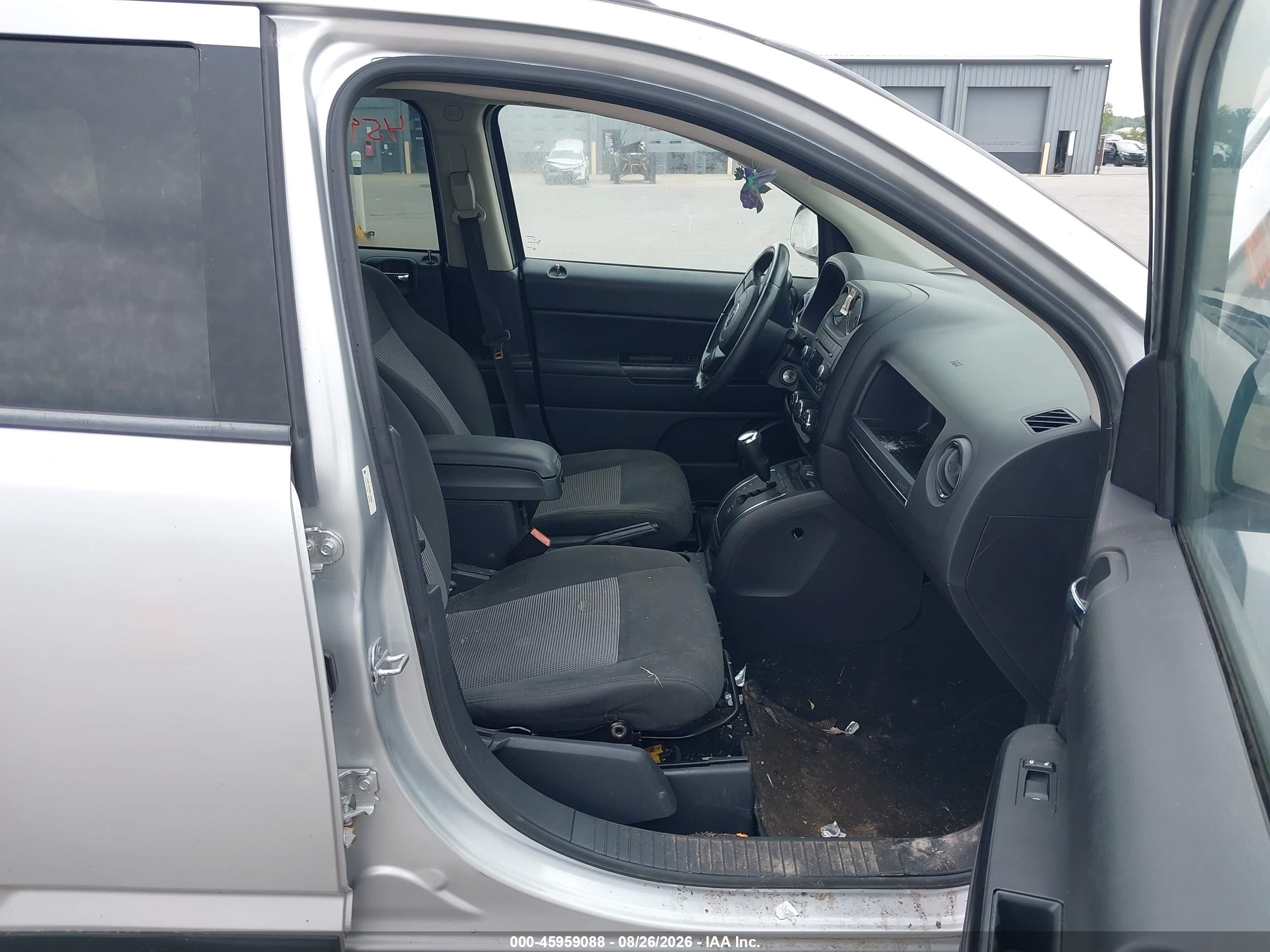 2011 Jeep Compass   Gray vin: 1J4NT1FB3BD170838