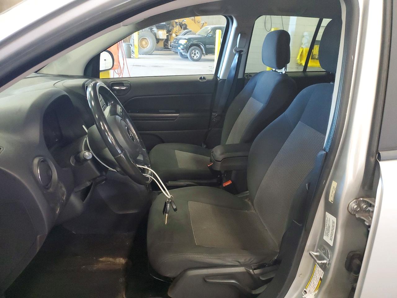 2011 Jeep Compass Sport Silver vin: 1J4NT1FB3BD175568
