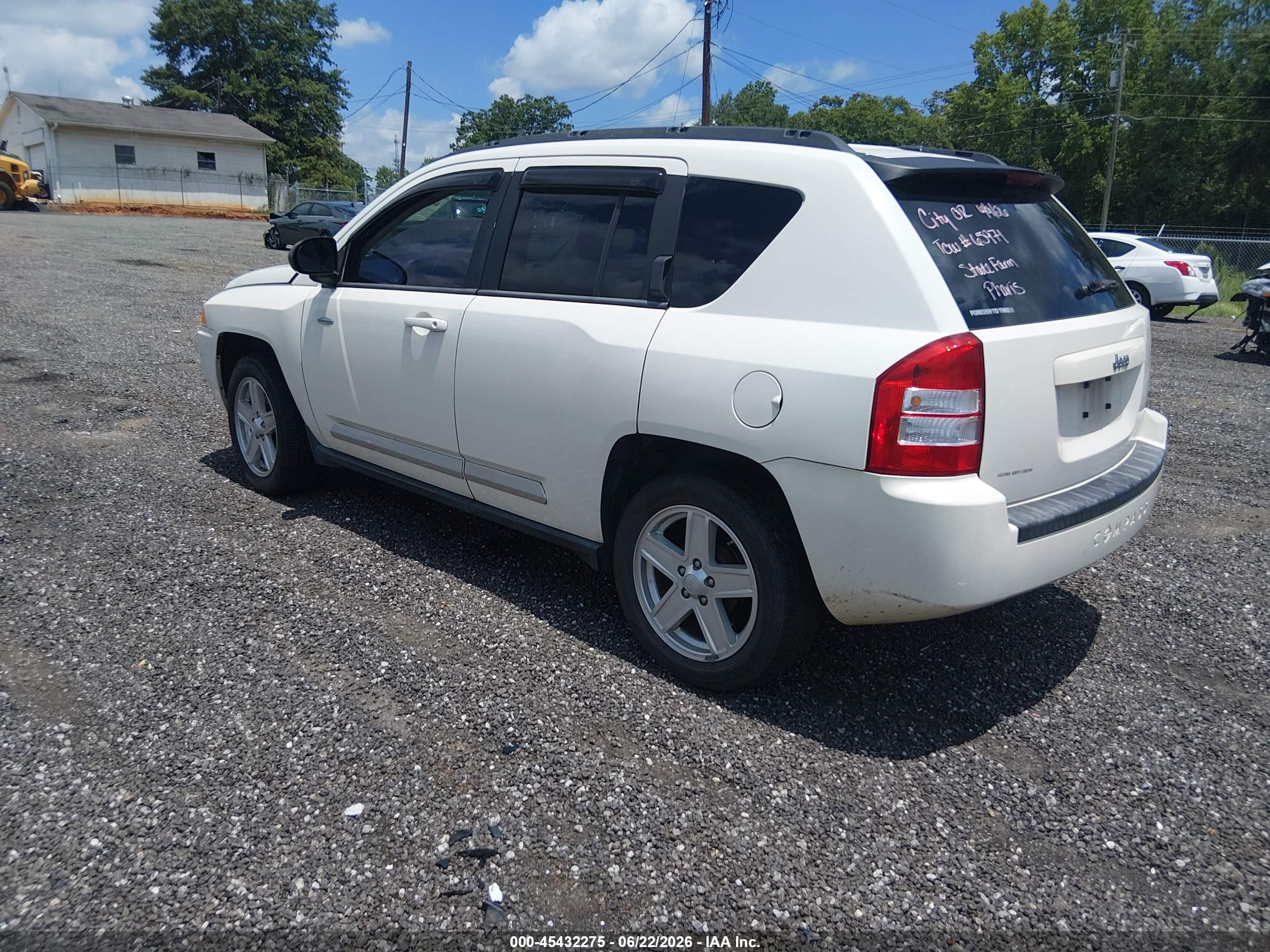 2010 Jeep Compass Latitude White vin: 1J4NT1FB4AD626375
