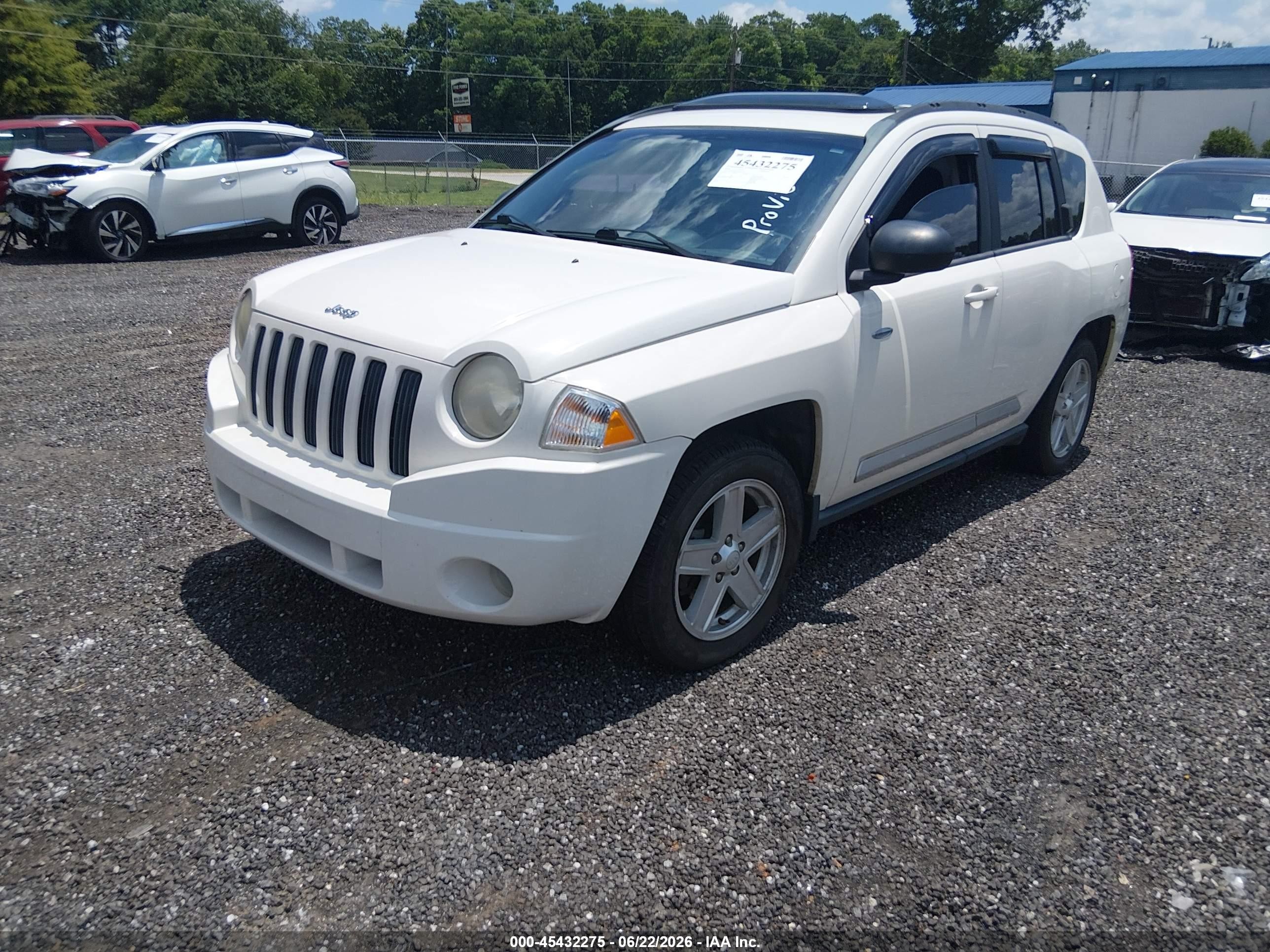 2010 Jeep Compass Latitude White vin: 1J4NT1FB4AD626375