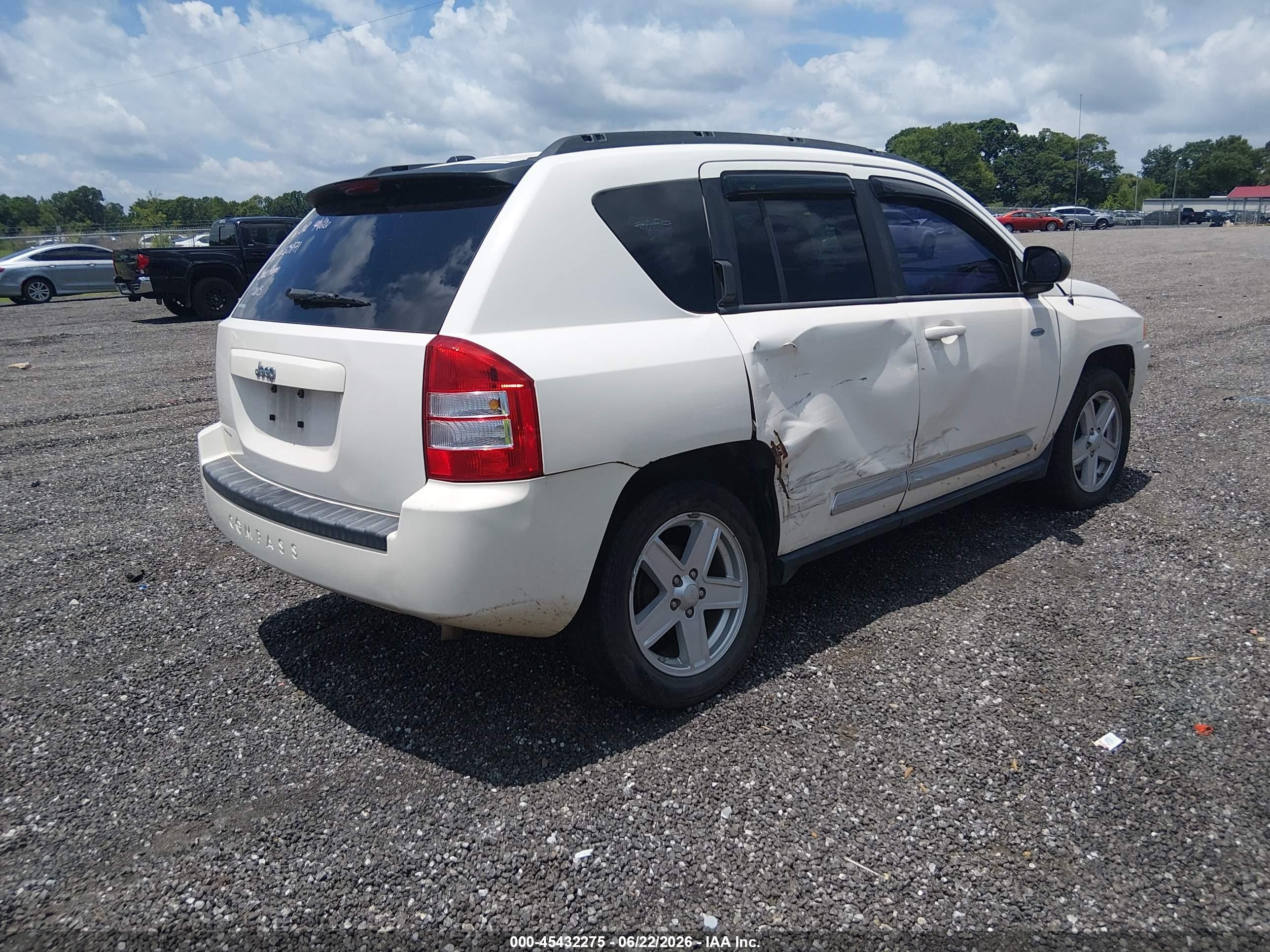 2010 Jeep Compass Latitude White vin: 1J4NT1FB4AD626375