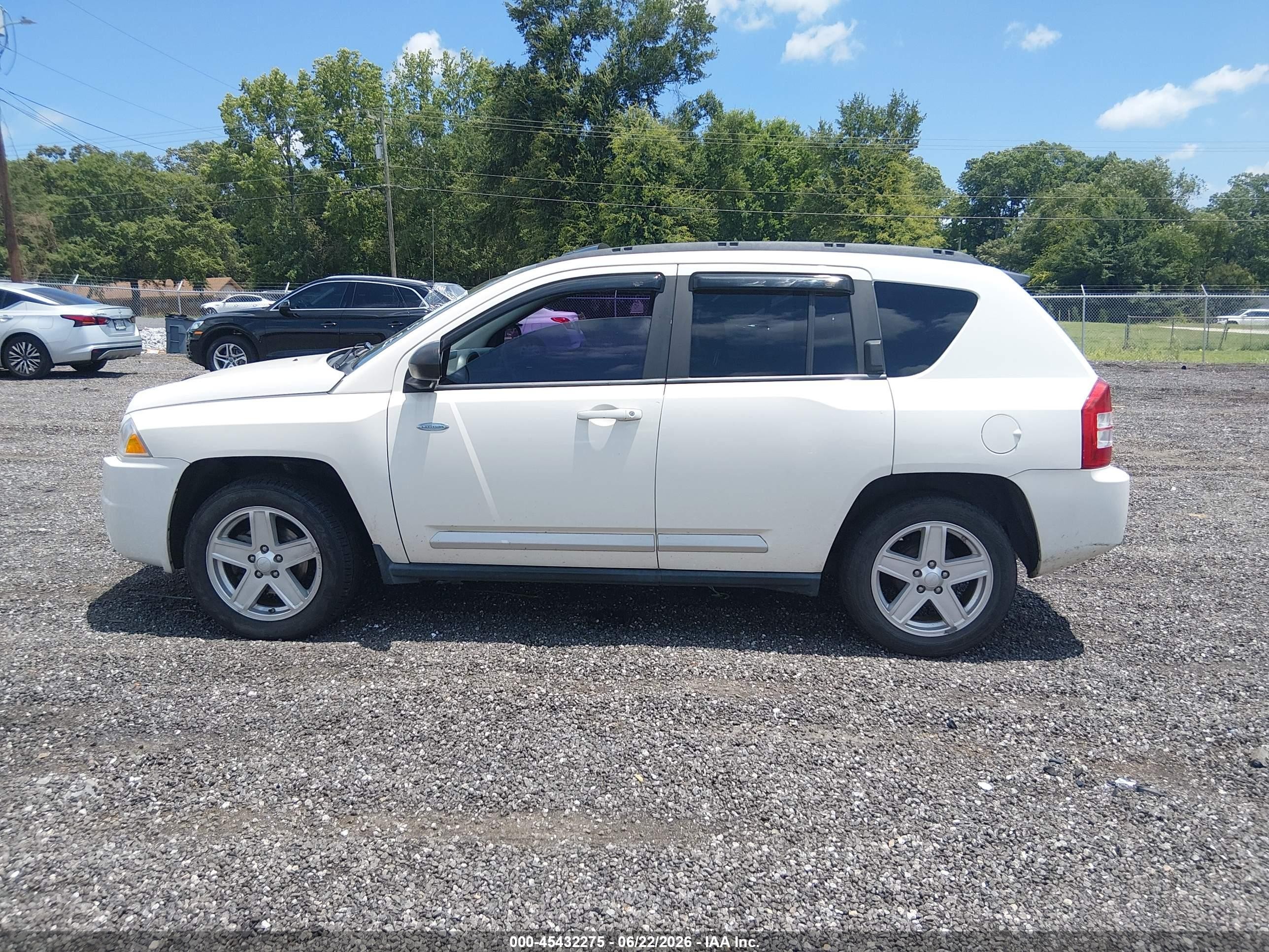 2010 Jeep Compass Latitude White vin: 1J4NT1FB4AD626375