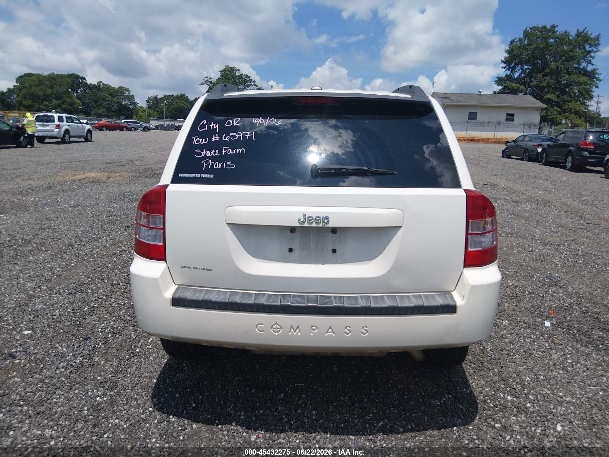 2010 Jeep Compass Latitude White vin: 1J4NT1FB4AD626375