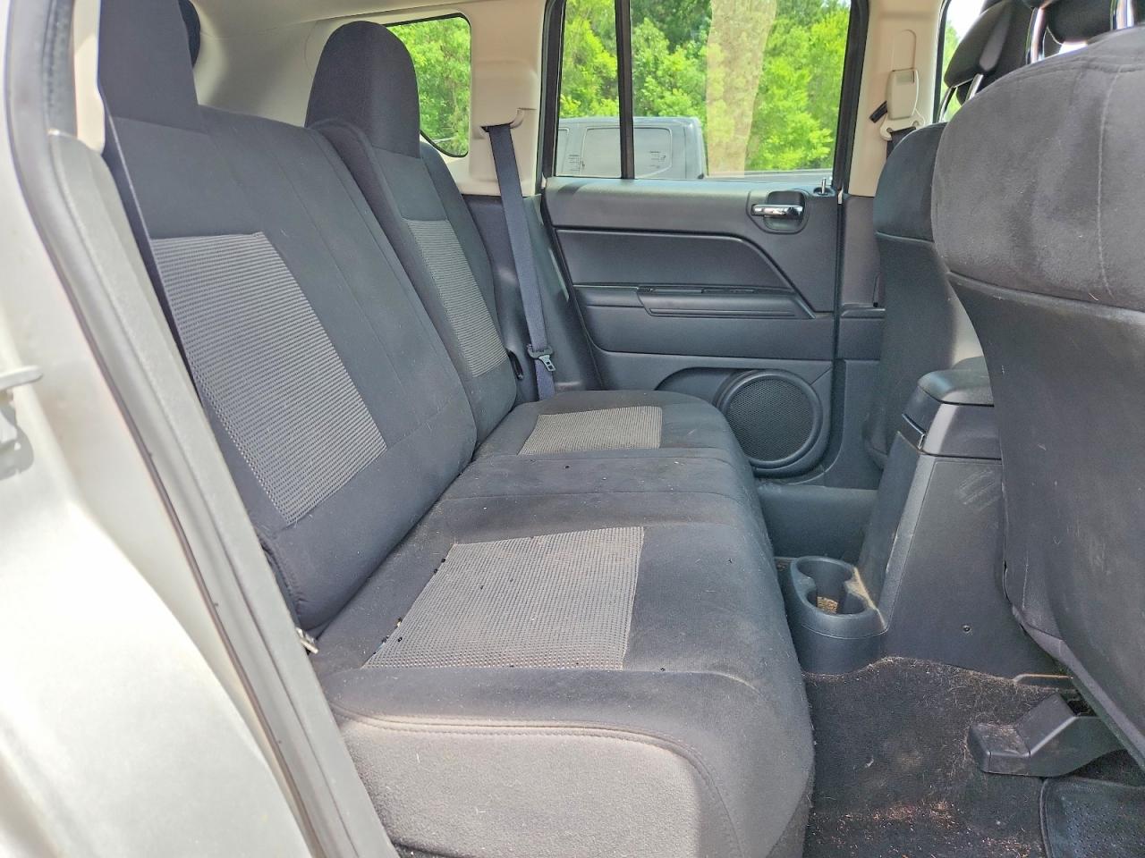 2011 Jeep Compass Sport Silver vin: 1J4NT1FB6BD190226