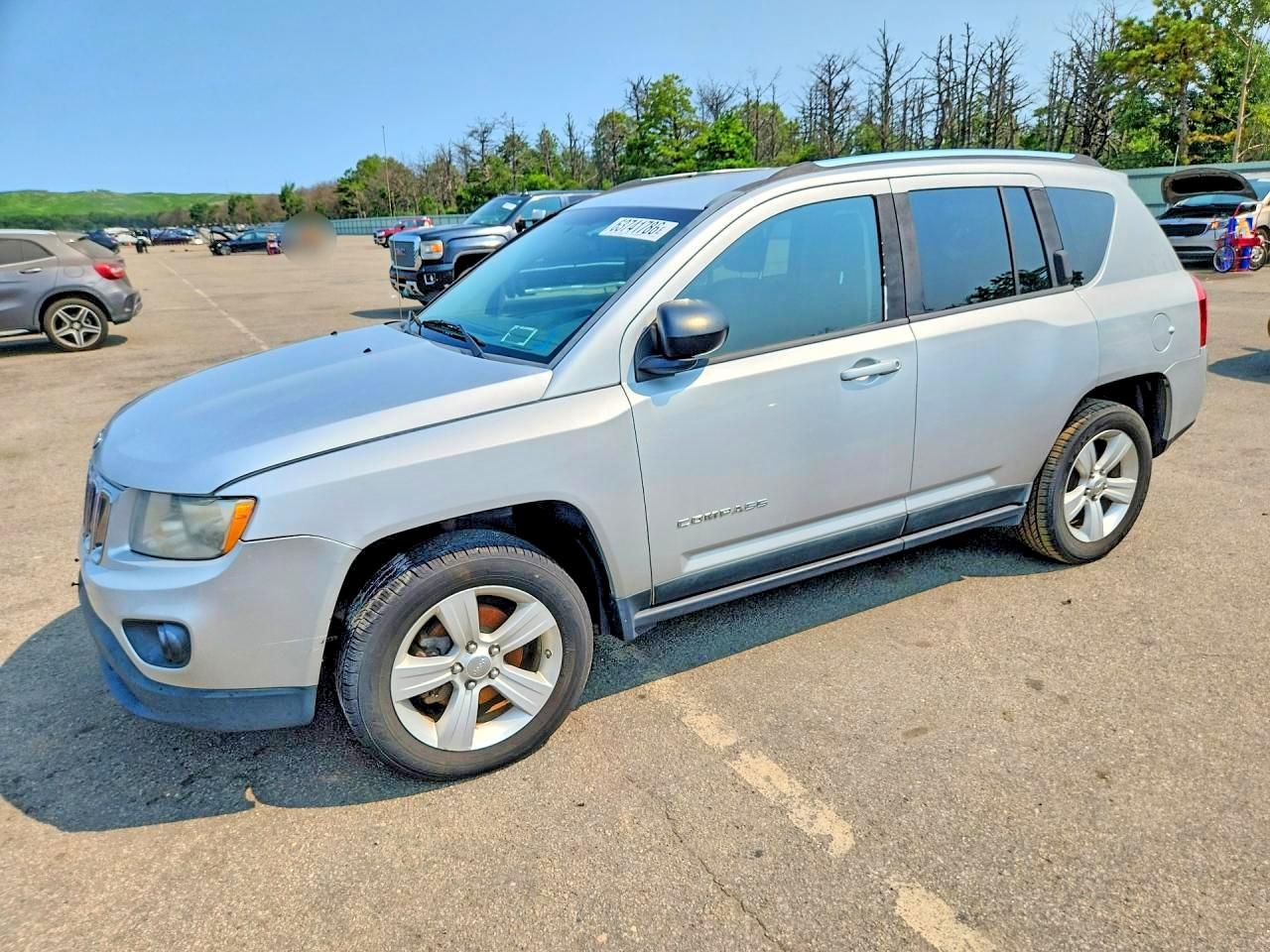 2011 Jeep Compass Sport Серебряный vin: 1J4NT1FB6BD241062