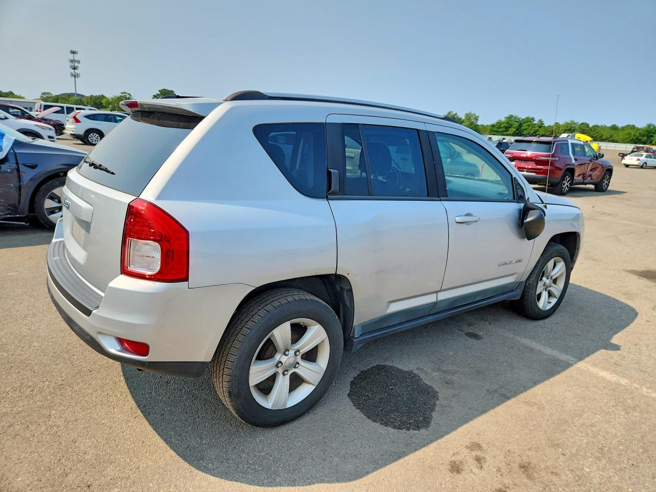 2011 Jeep Compass Sport Серебряный vin: 1J4NT1FB6BD241062