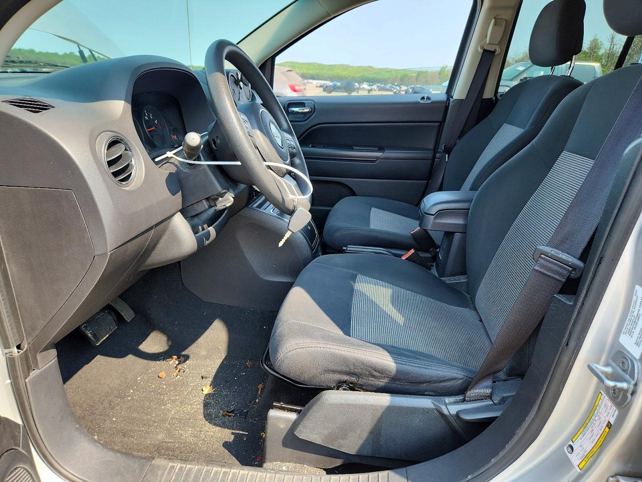 2011 Jeep Compass Sport Серебряный vin: 1J4NT1FB6BD241062