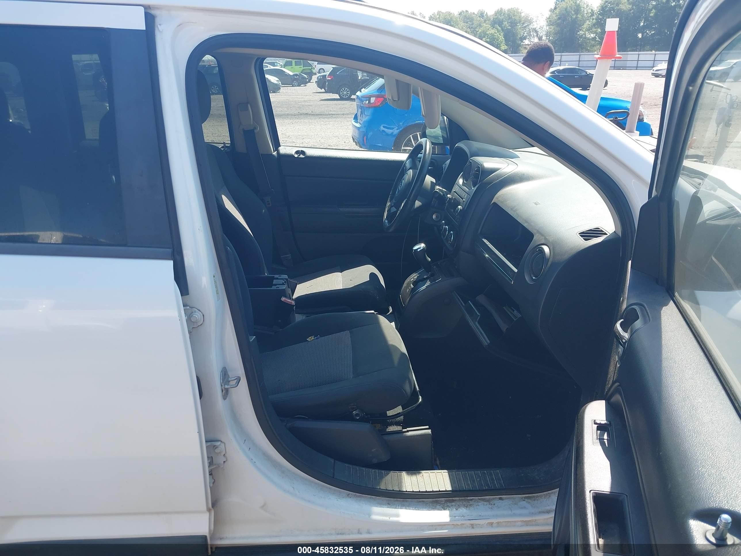 2011 Jeep Compass   White vin: 1J4NT1FB6BD241109
