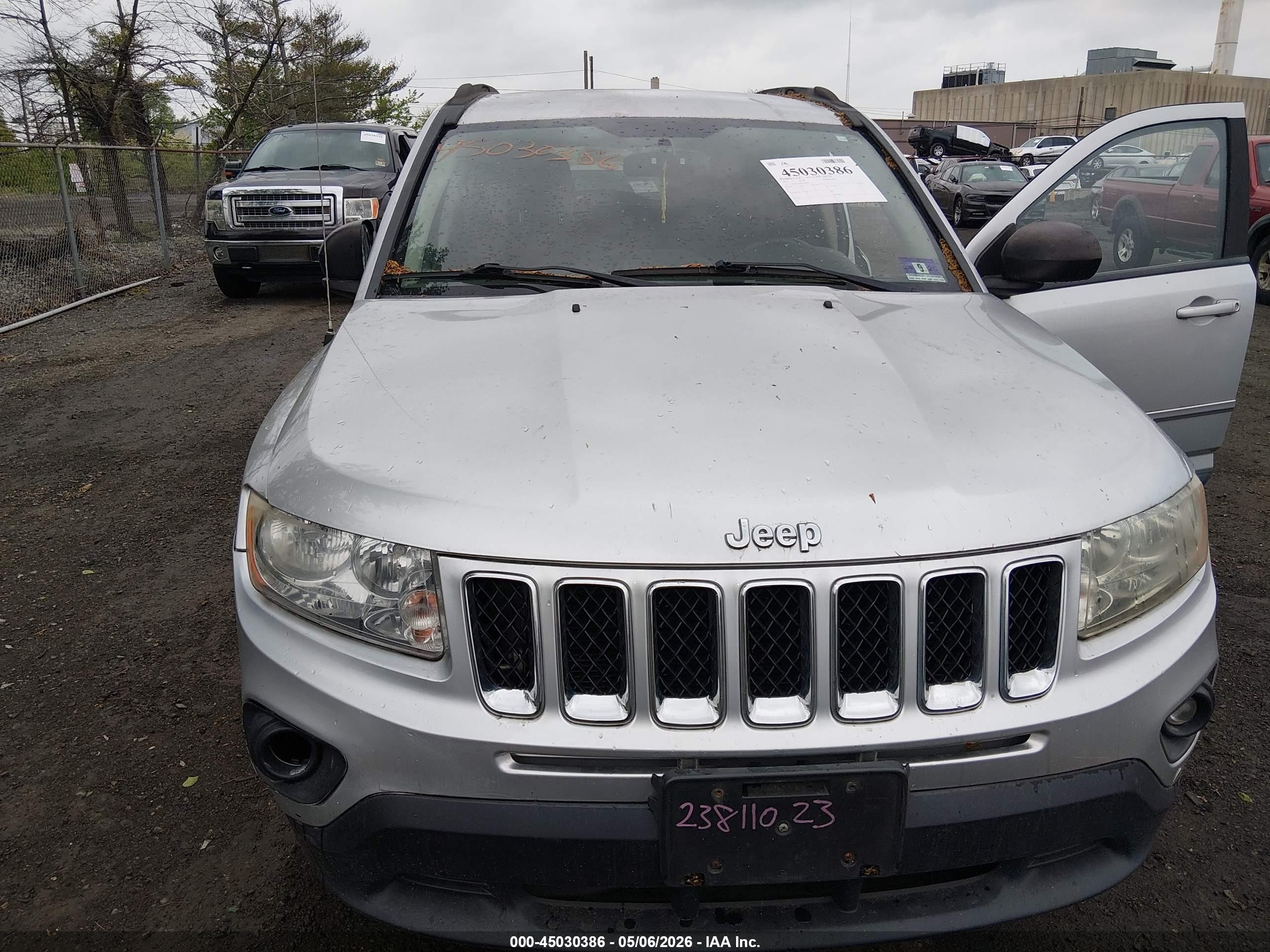 2011 Jeep Compass   Серебряный vin: 1J4NT1FB6BD289273
