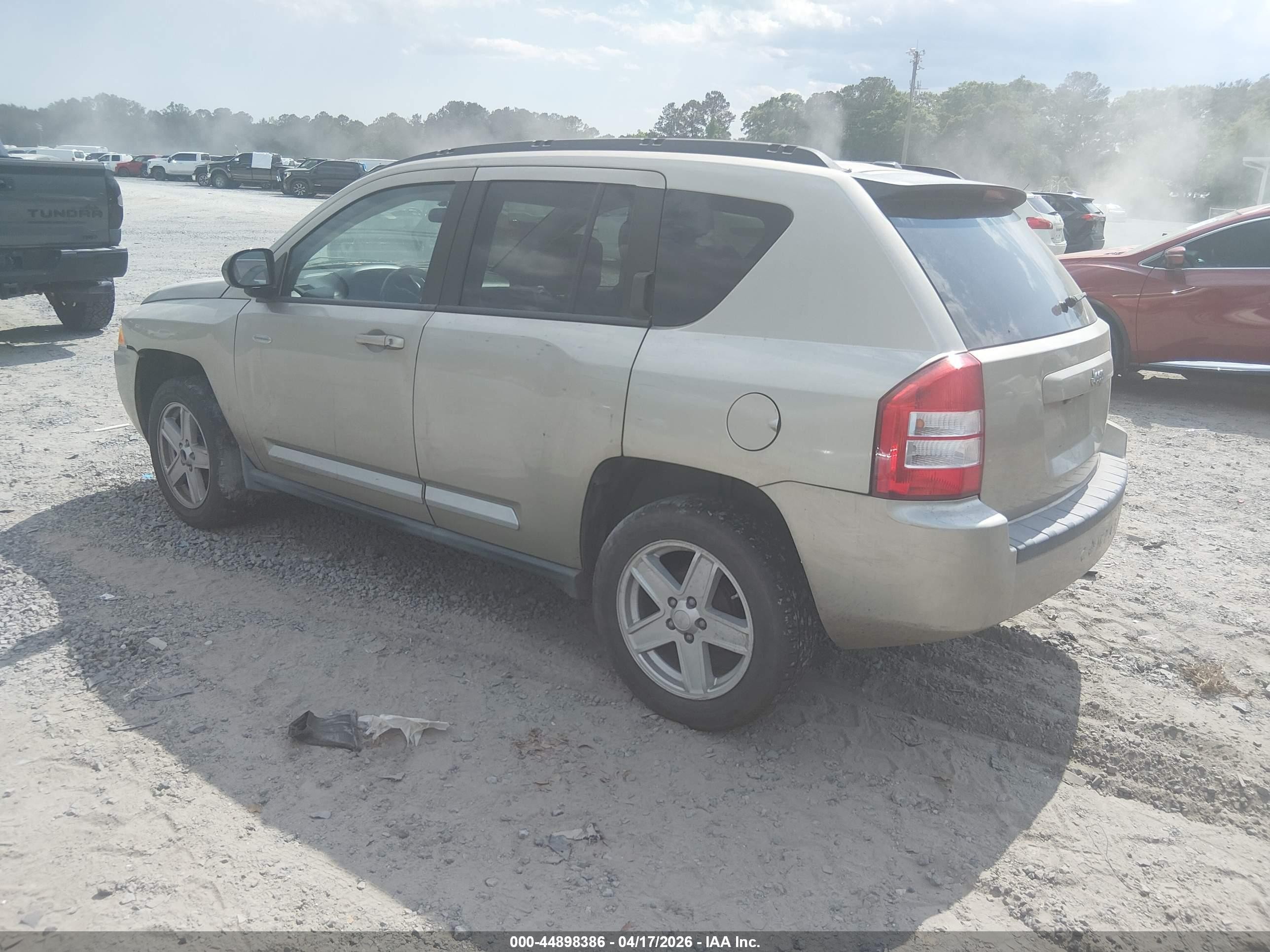 2010 Jeep Compass Sport Бежевый vin: 1J4NT1FB7AD626032