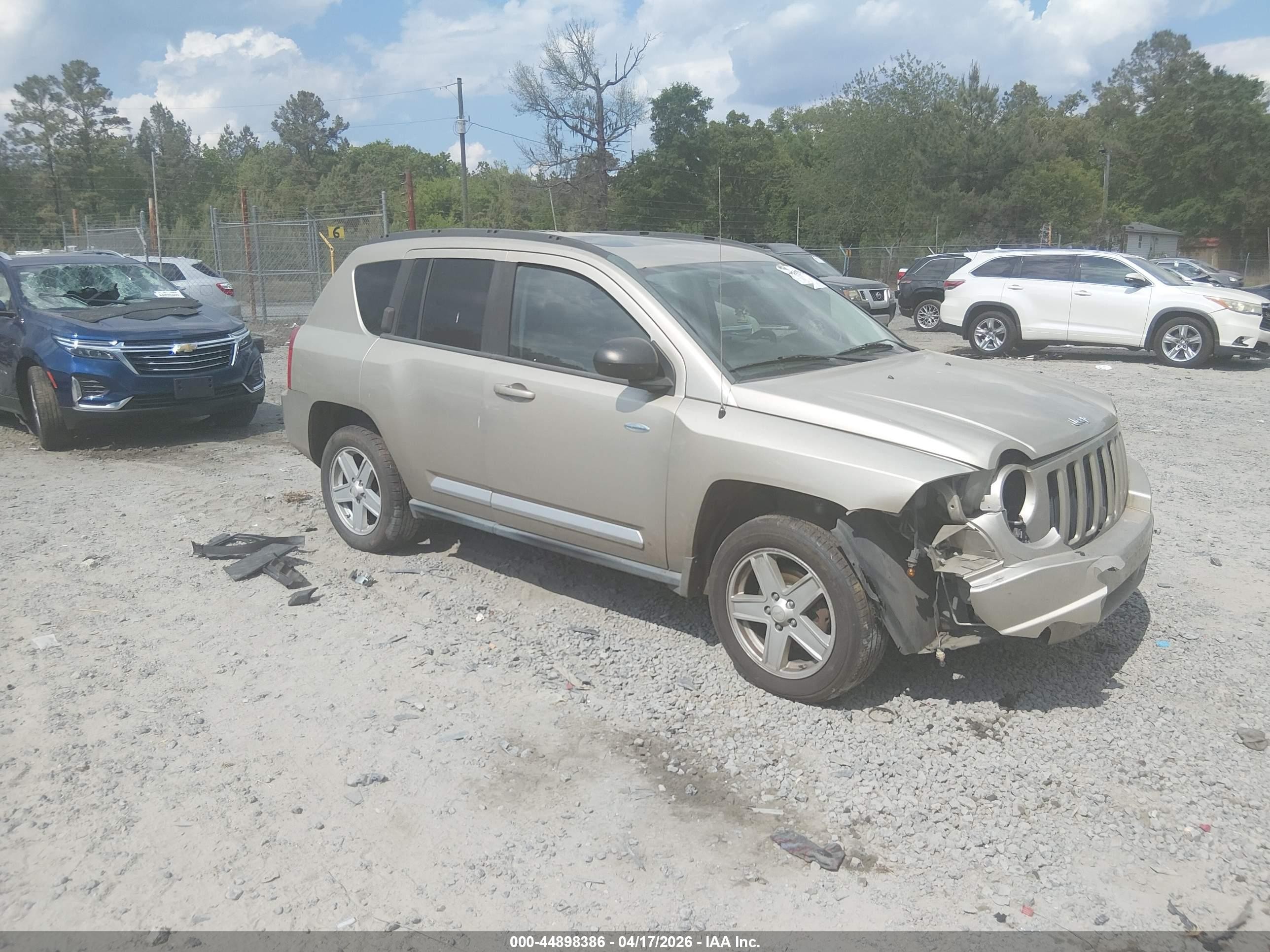 2010 Jeep Compass Sport Бежевый vin: 1J4NT1FB7AD626032