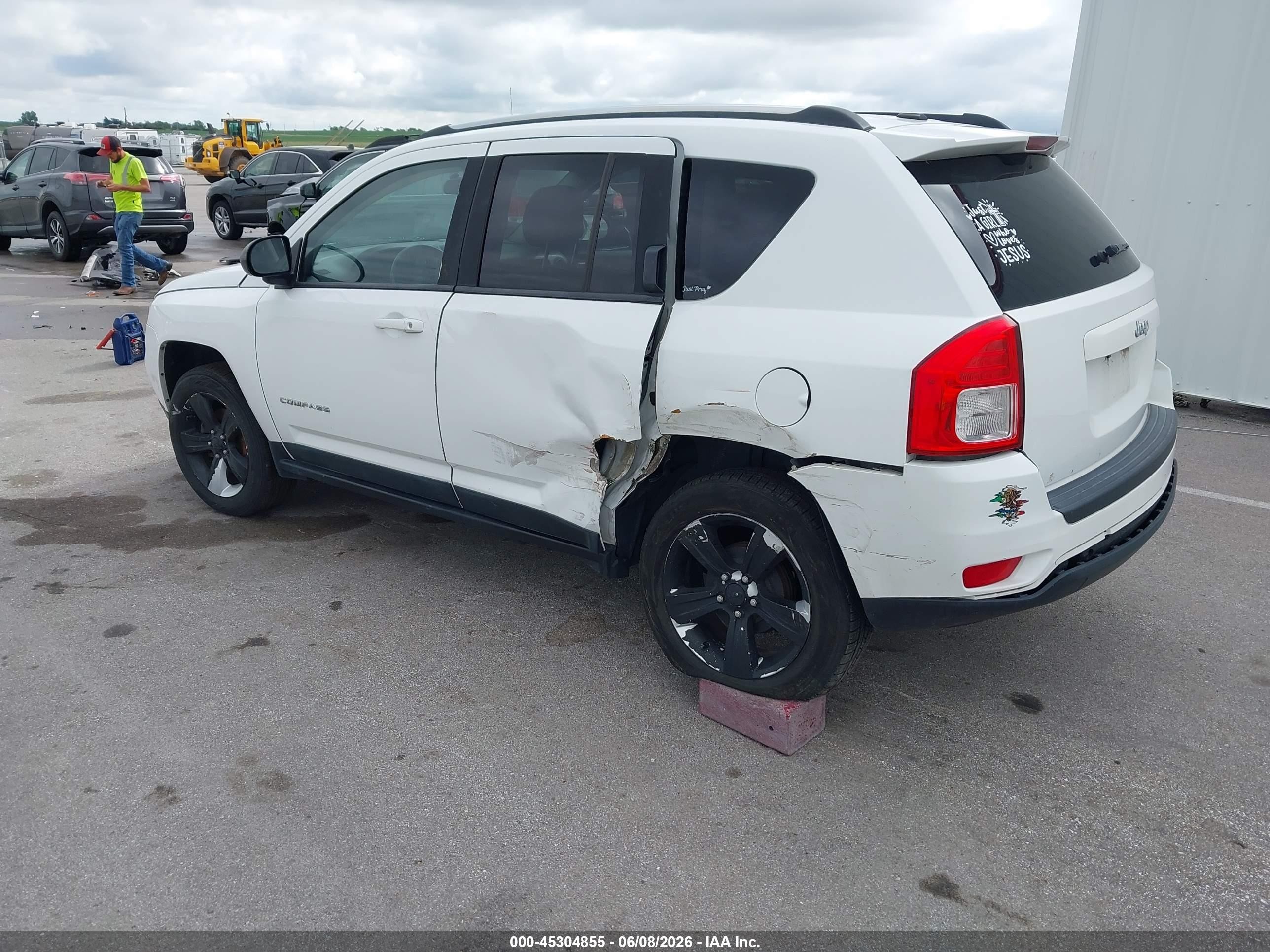 2011 Jeep Compass   White vin: 1J4NT1FB7BD260798