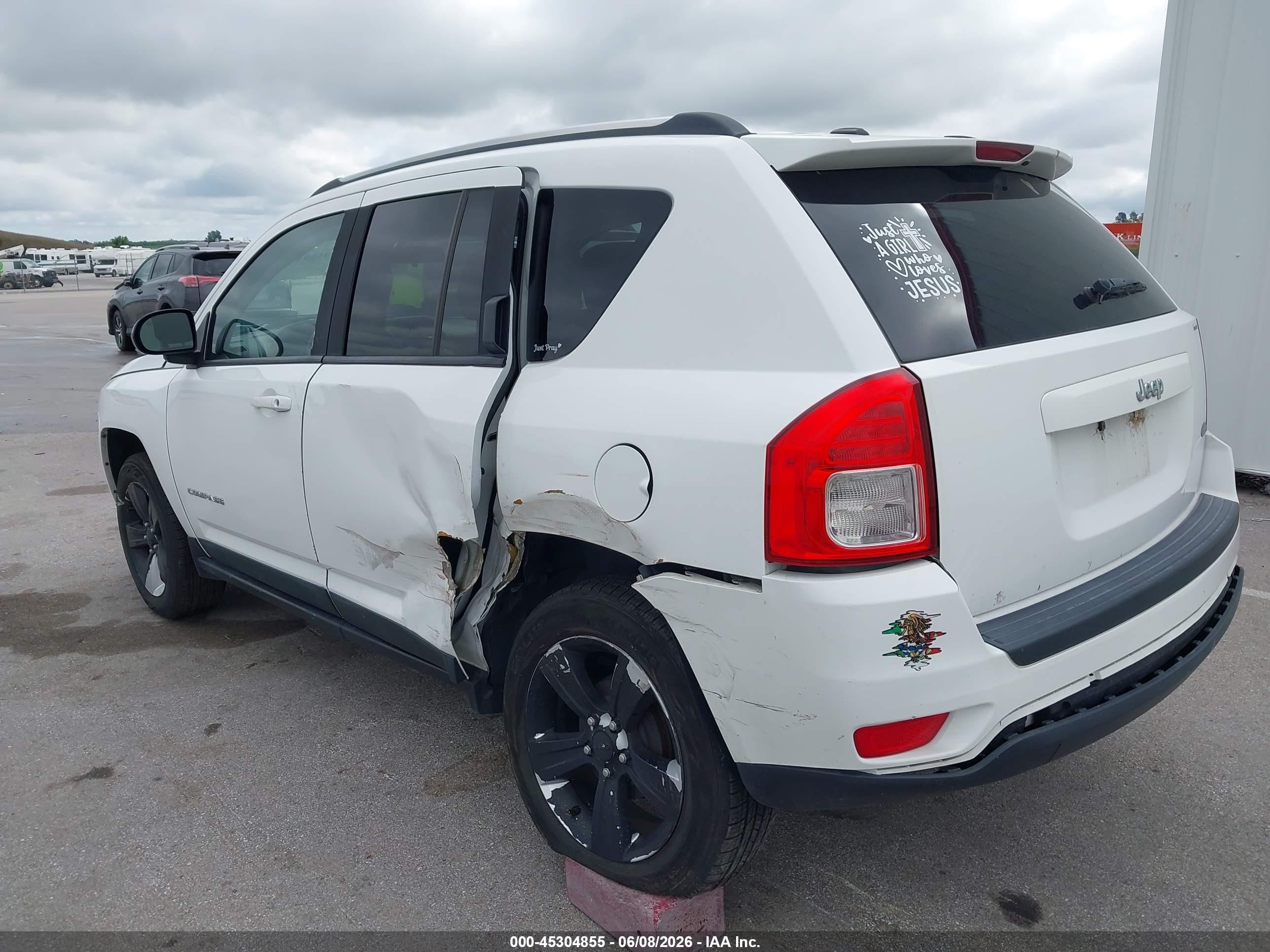 2011 Jeep Compass   White vin: 1J4NT1FB7BD260798