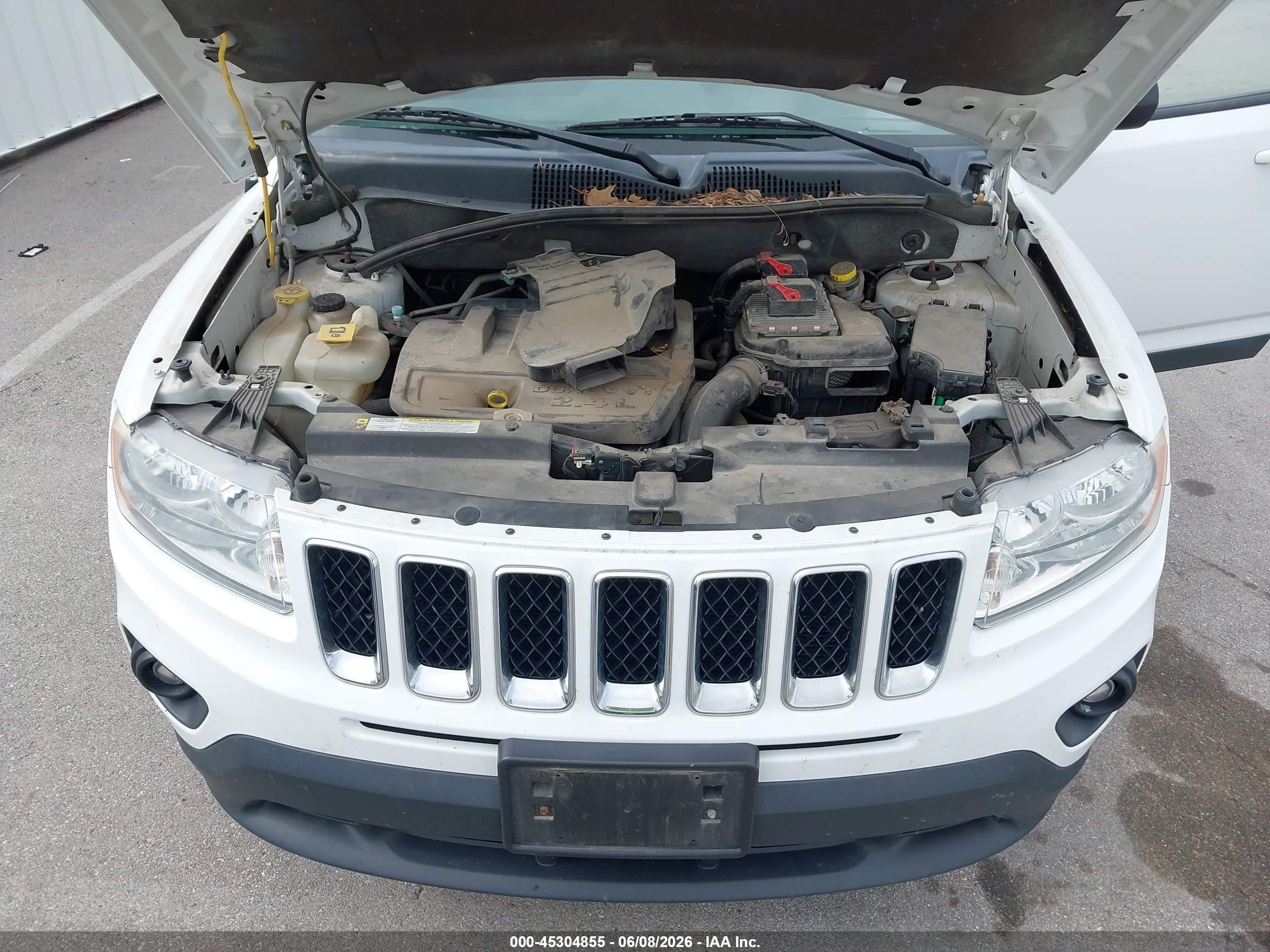 2011 Jeep Compass   White vin: 1J4NT1FB7BD260798