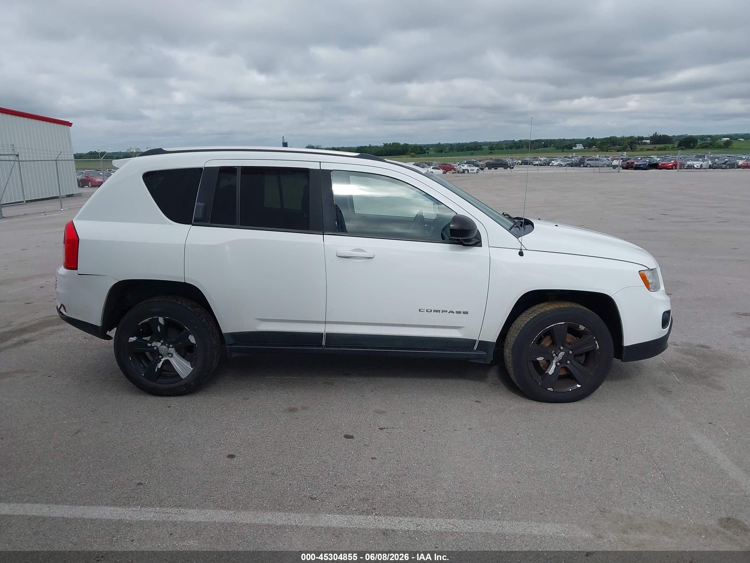 2011 Jeep Compass   White vin: 1J4NT1FB7BD260798