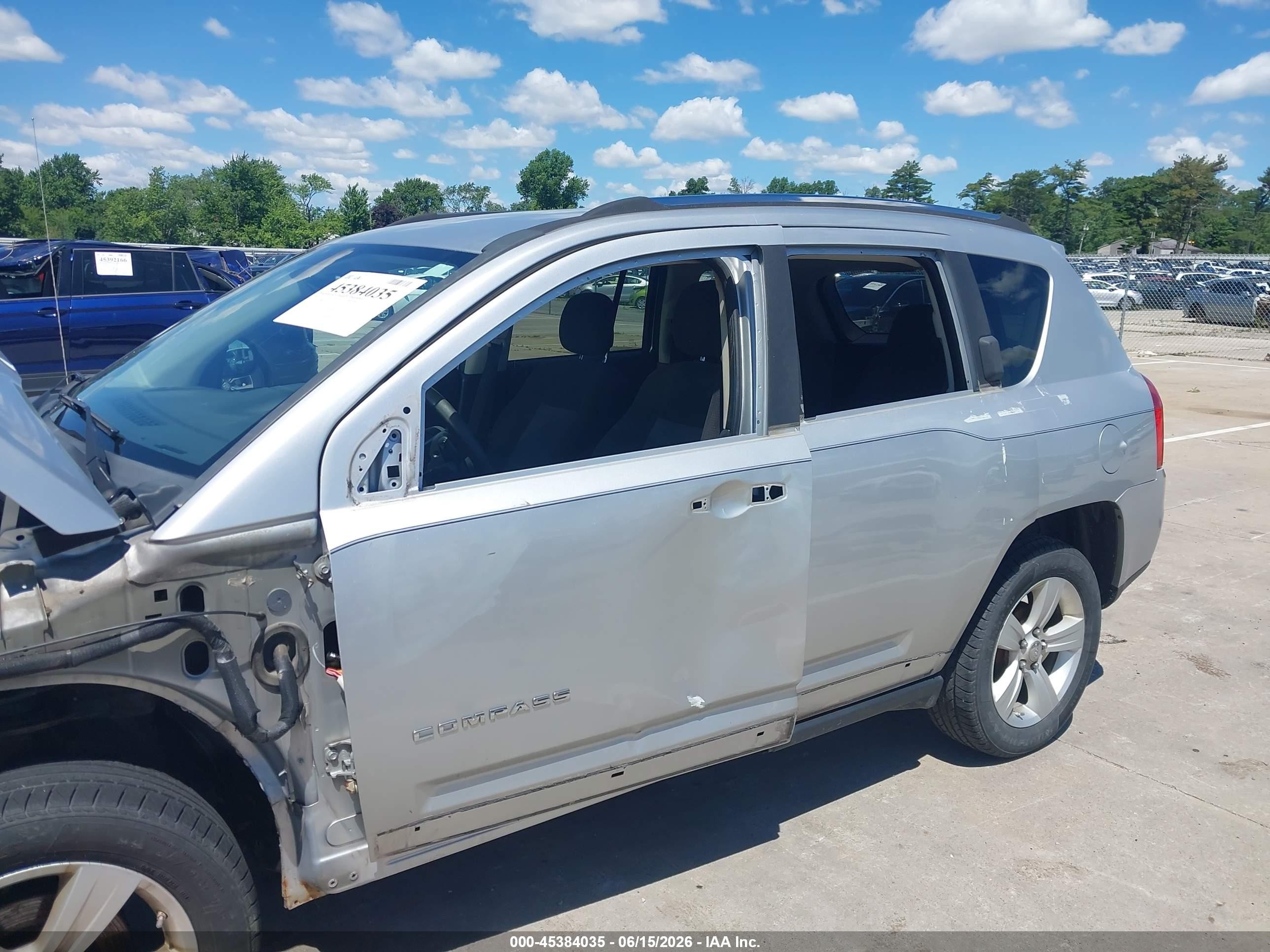 2011 Jeep Compass   Silver vin: 1J4NT1FB8BD253505