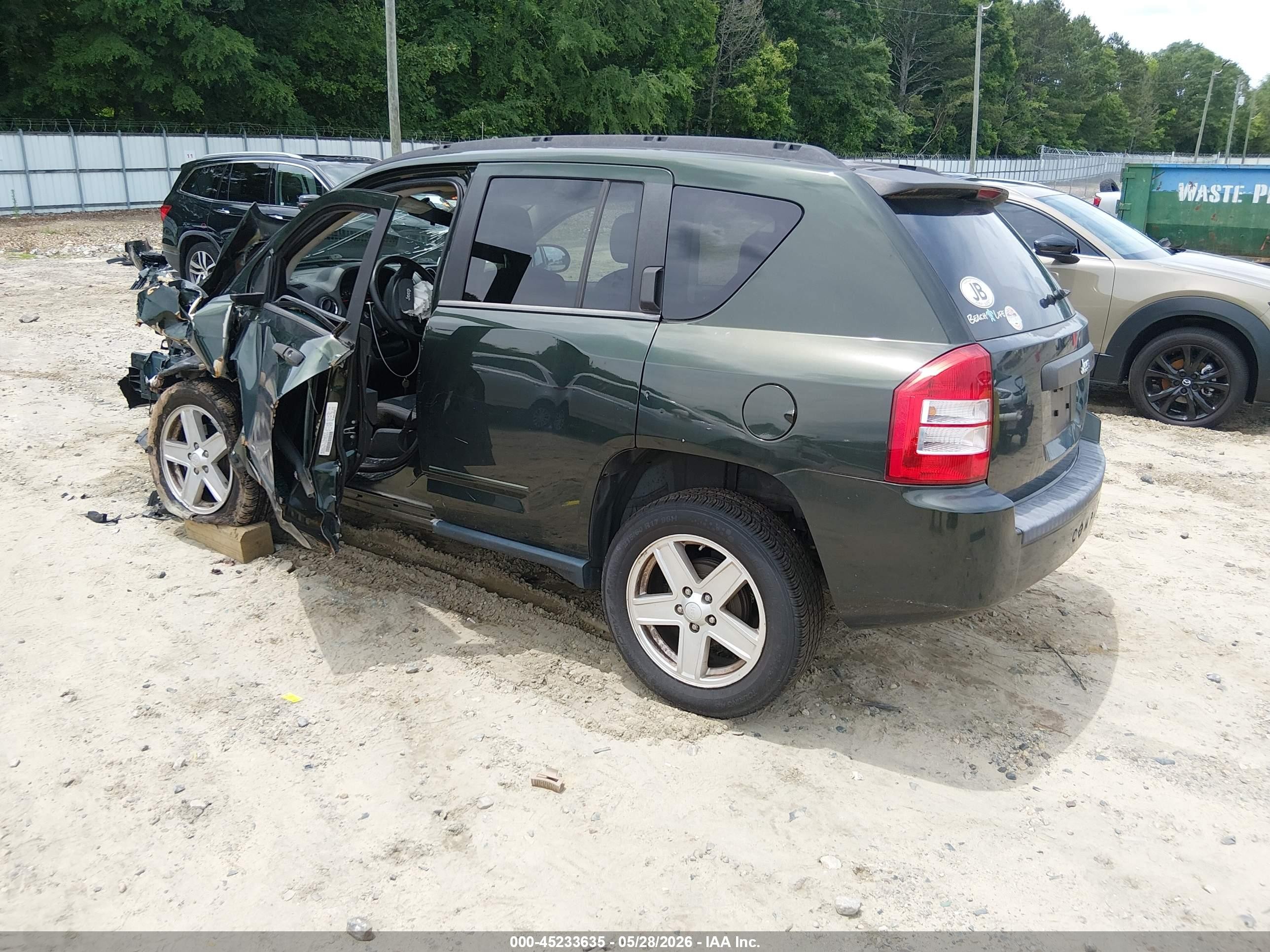 2010 Jeep Compass Sport Green vin: 1J4NT1FBXAD676858