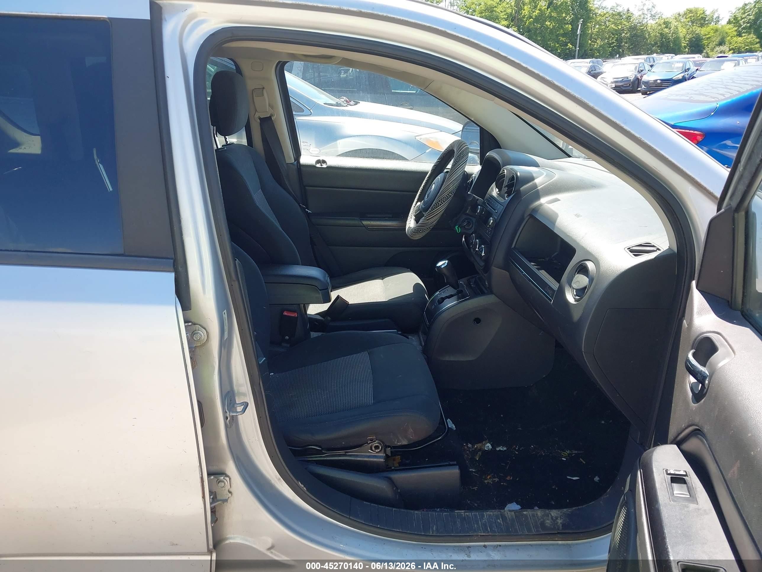 2011 Jeep Compass   Silver vin: 1J4NT1FBXBD142504