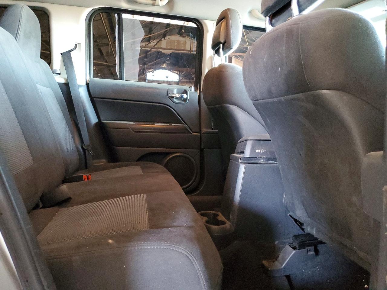 2011 Jeep Patriot Gray vin: 1J4NT1GA0BD284219