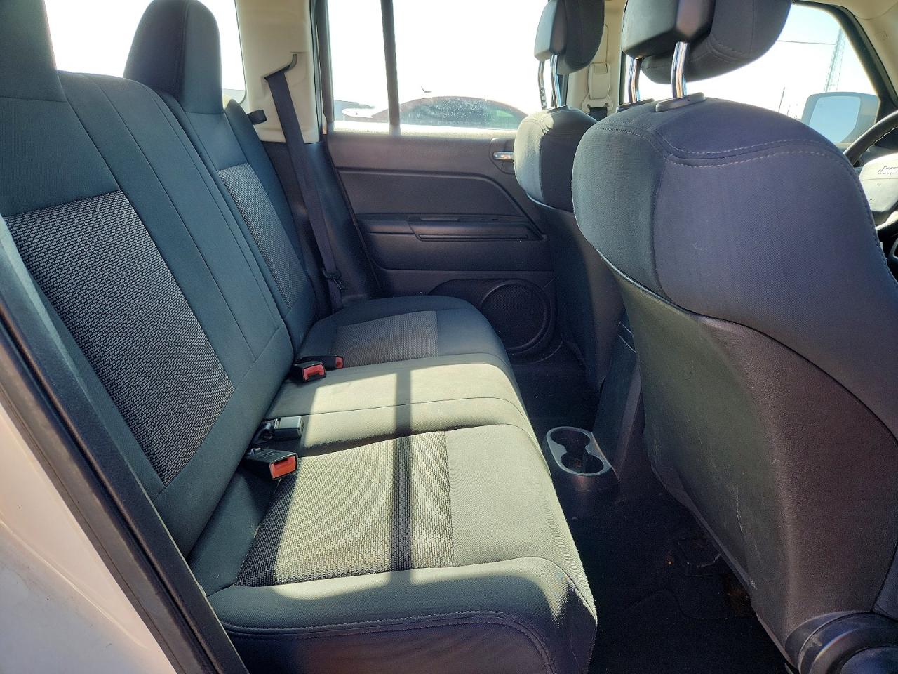2010 Jeep Patriot Sport White vin: 1J4NT2GB7AD546041