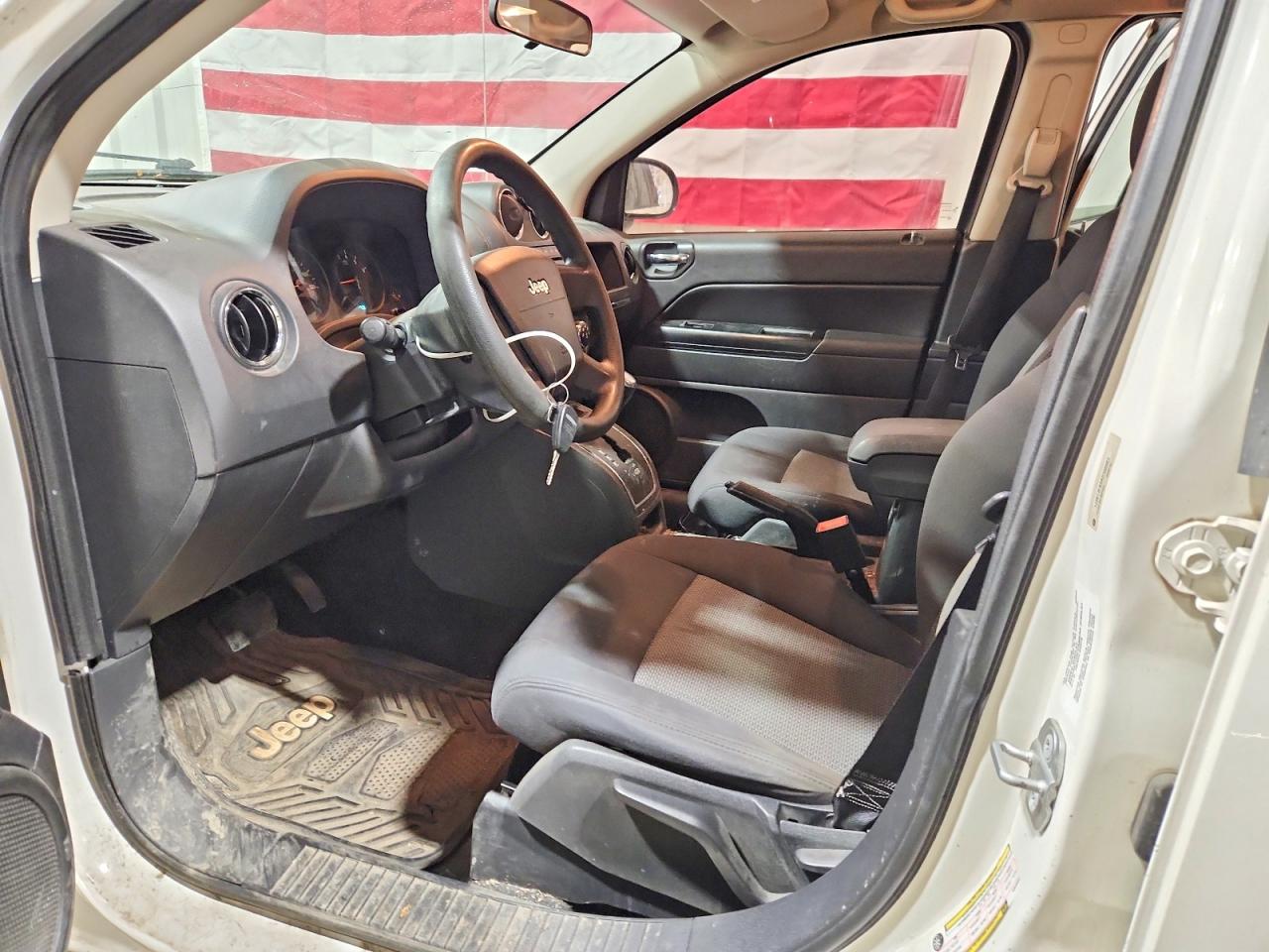 2010 Jeep Compass Sport White vin: 1J4NT4FA8AD506863