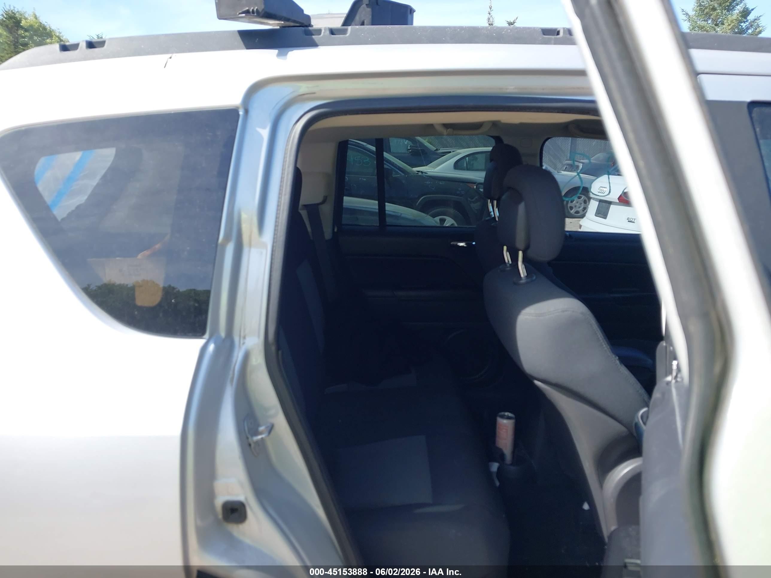 2010 Jeep Compass Sport Silver vin: 1J4NT4FB2AD501456