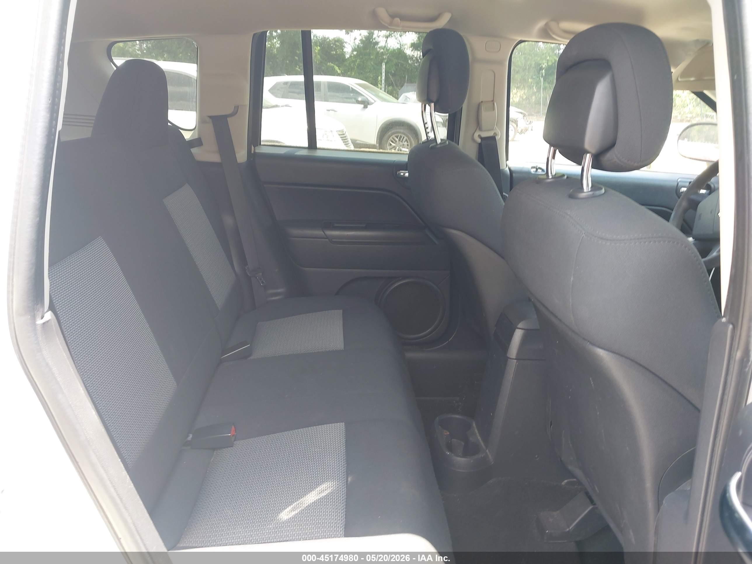 2010 Jeep Compass Sport White vin: 1J4NT4FB4AD585490