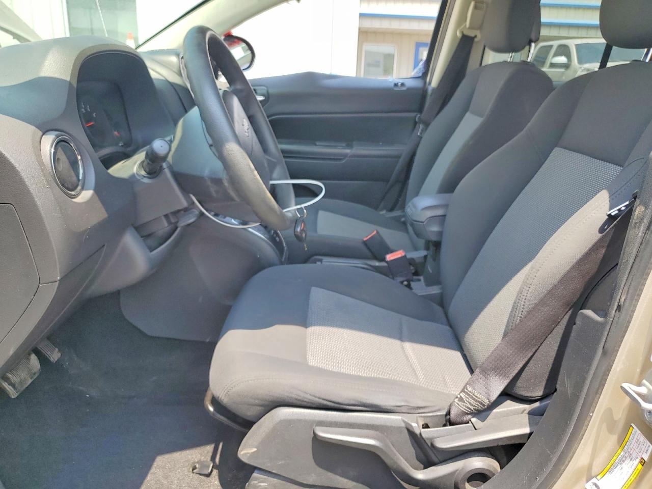 2010 Jeep Compass Sport Золотой vin: 1J4NT4FB5AD502794
