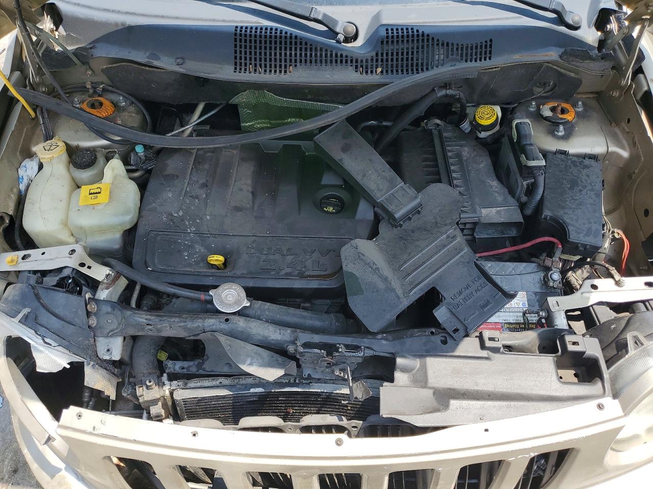2010 Jeep Compass Sport Золотой vin: 1J4NT4FB5AD502794