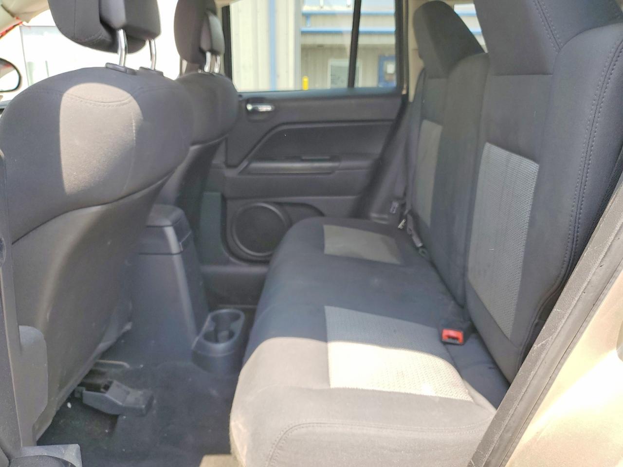 2010 Jeep Compass Sport Золотой vin: 1J4NT4FB5AD502794