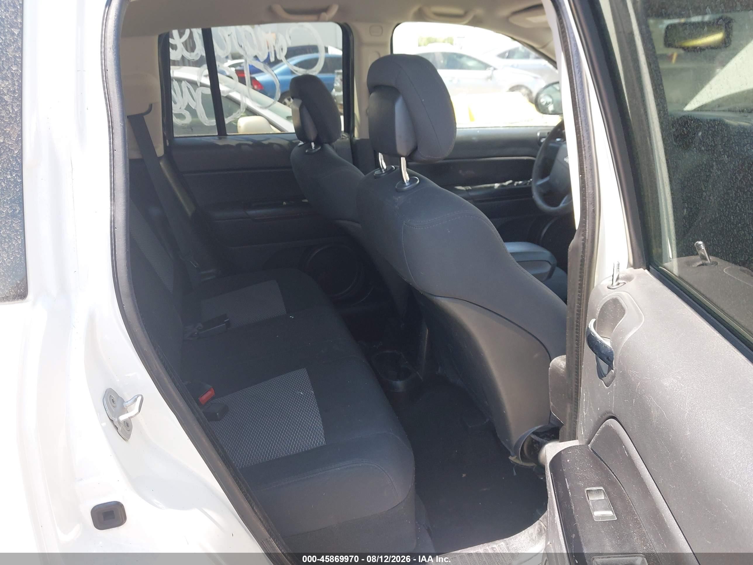 2010 Jeep Compass Sport White vin: 1J4NT4FB6AD601916