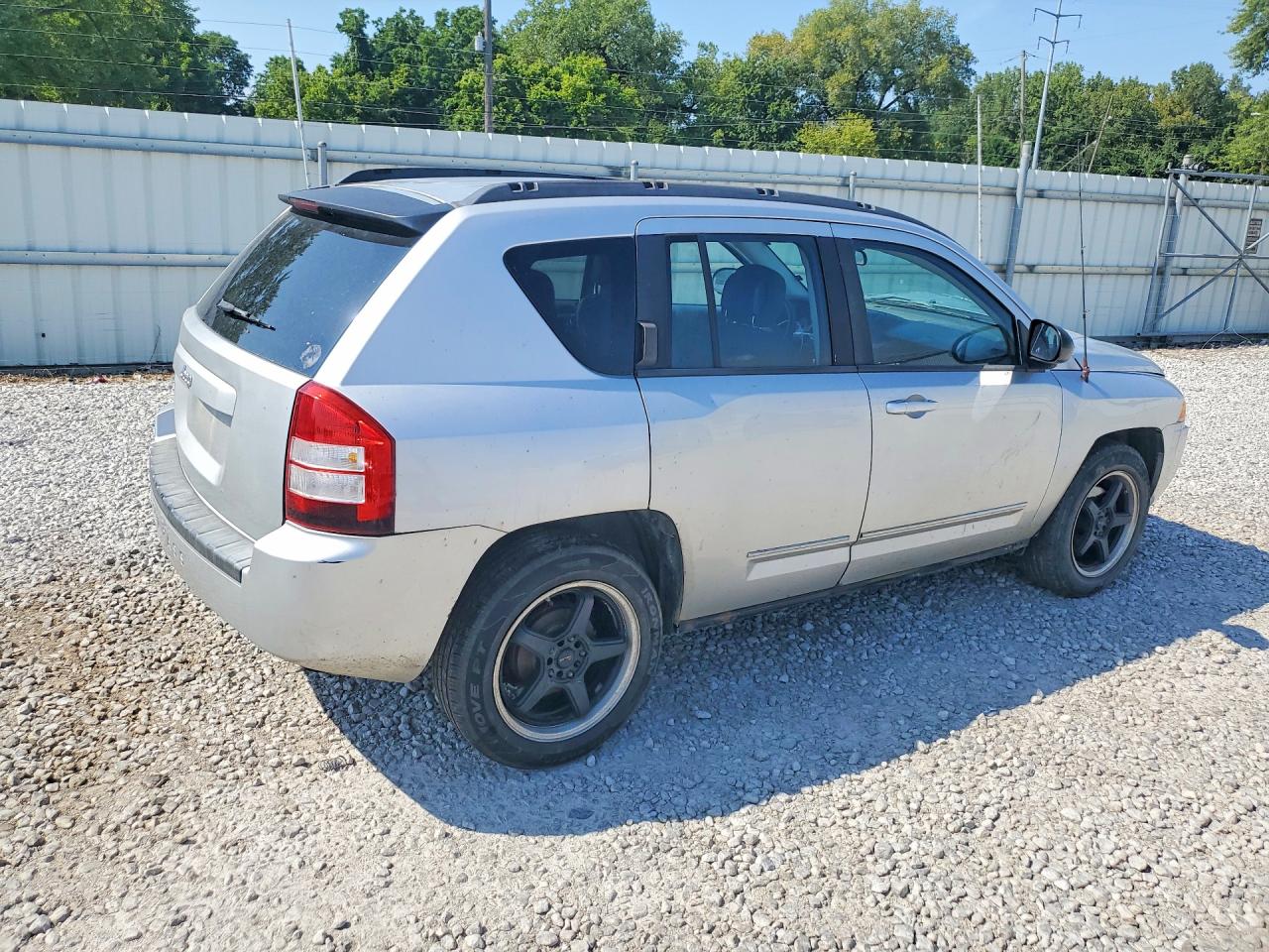 2010 Jeep Compass Sport Silver vin: 1J4NT4FB6AD622748