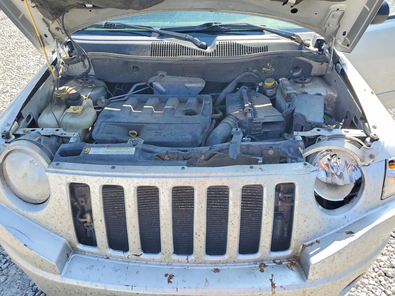 2010 Jeep Compass Sport Silver vin: 1J4NT4FB6AD622748