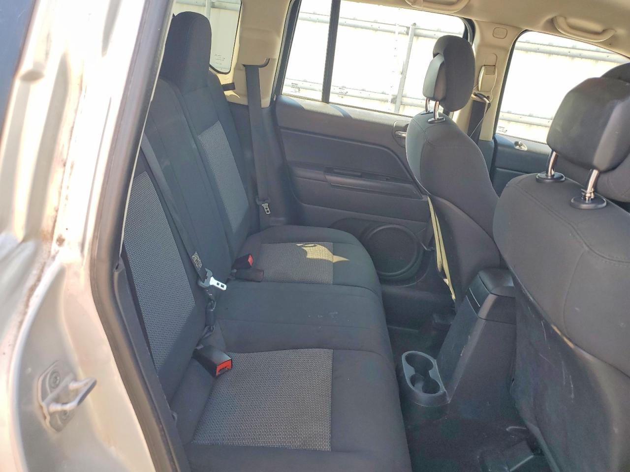 2010 Jeep Compass Sport Silver vin: 1J4NT4FB6AD622748