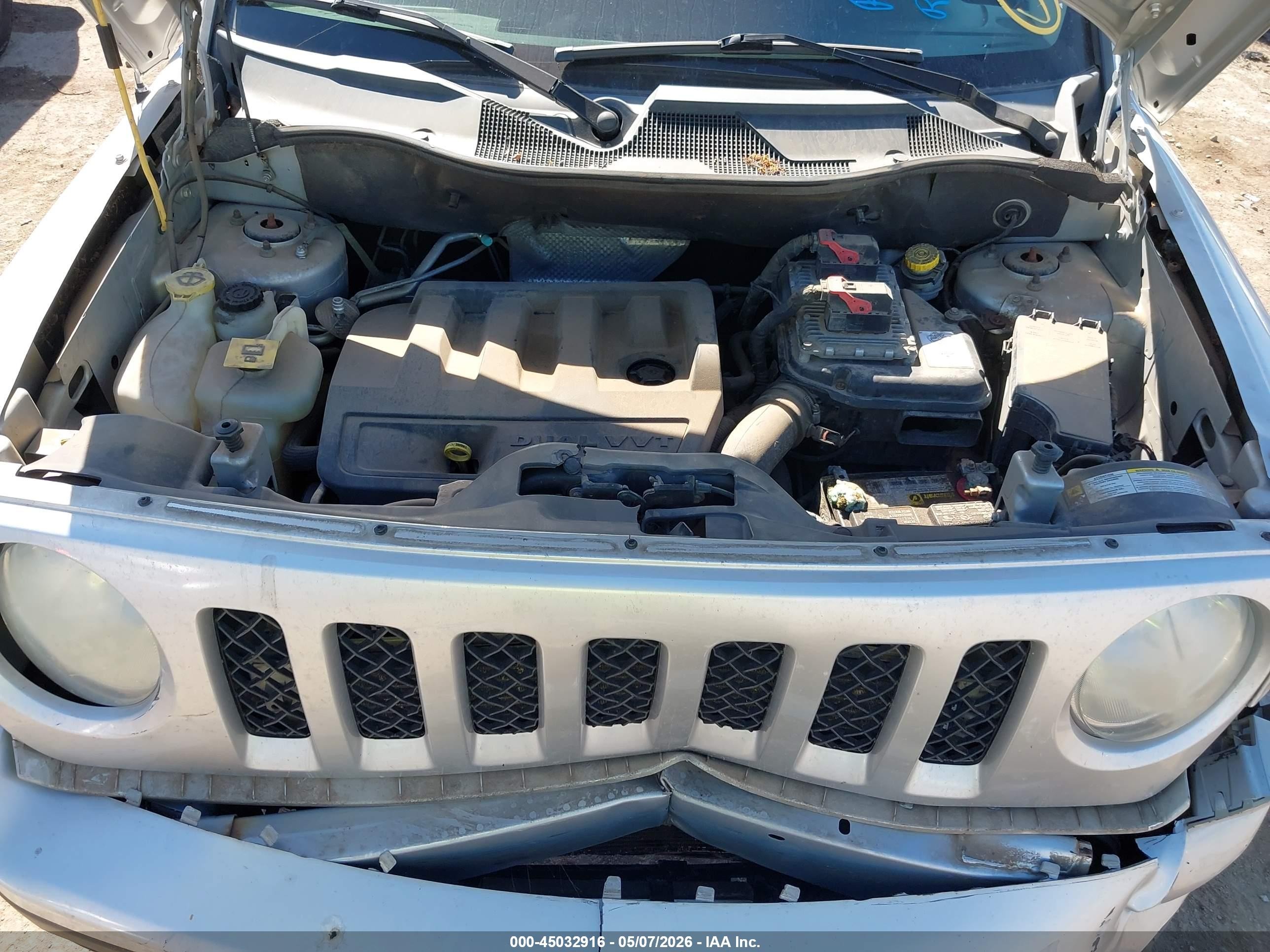 2011 Jeep Patriot Latitude X Silver vin: 1J4NT4GB2BD169213