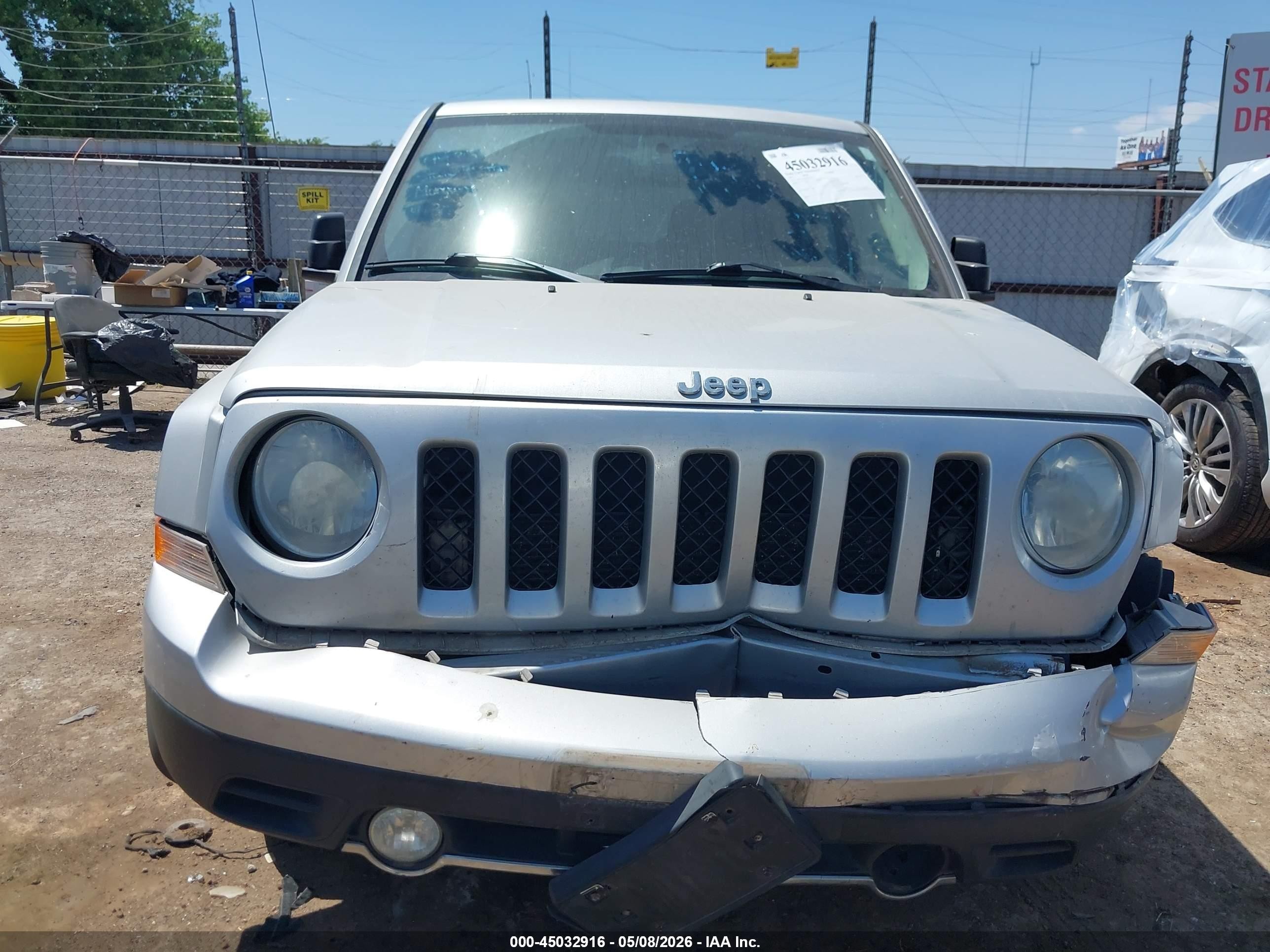 2011 Jeep Patriot Latitude X Silver vin: 1J4NT4GB2BD169213