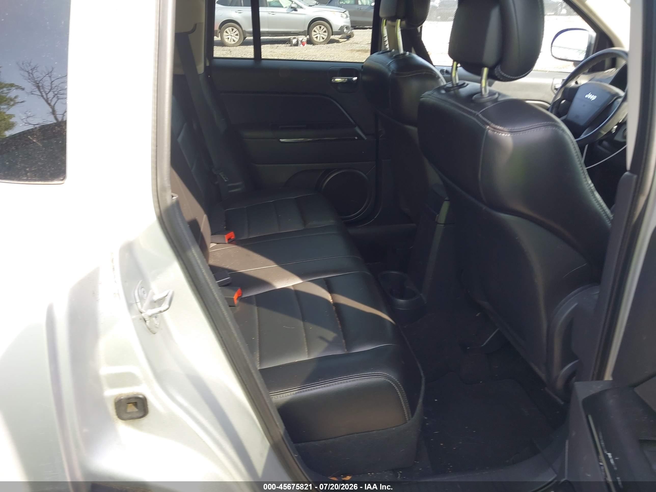 2010 Jeep Compass Limited Silver vin: 1J4NT5FB1AD526659