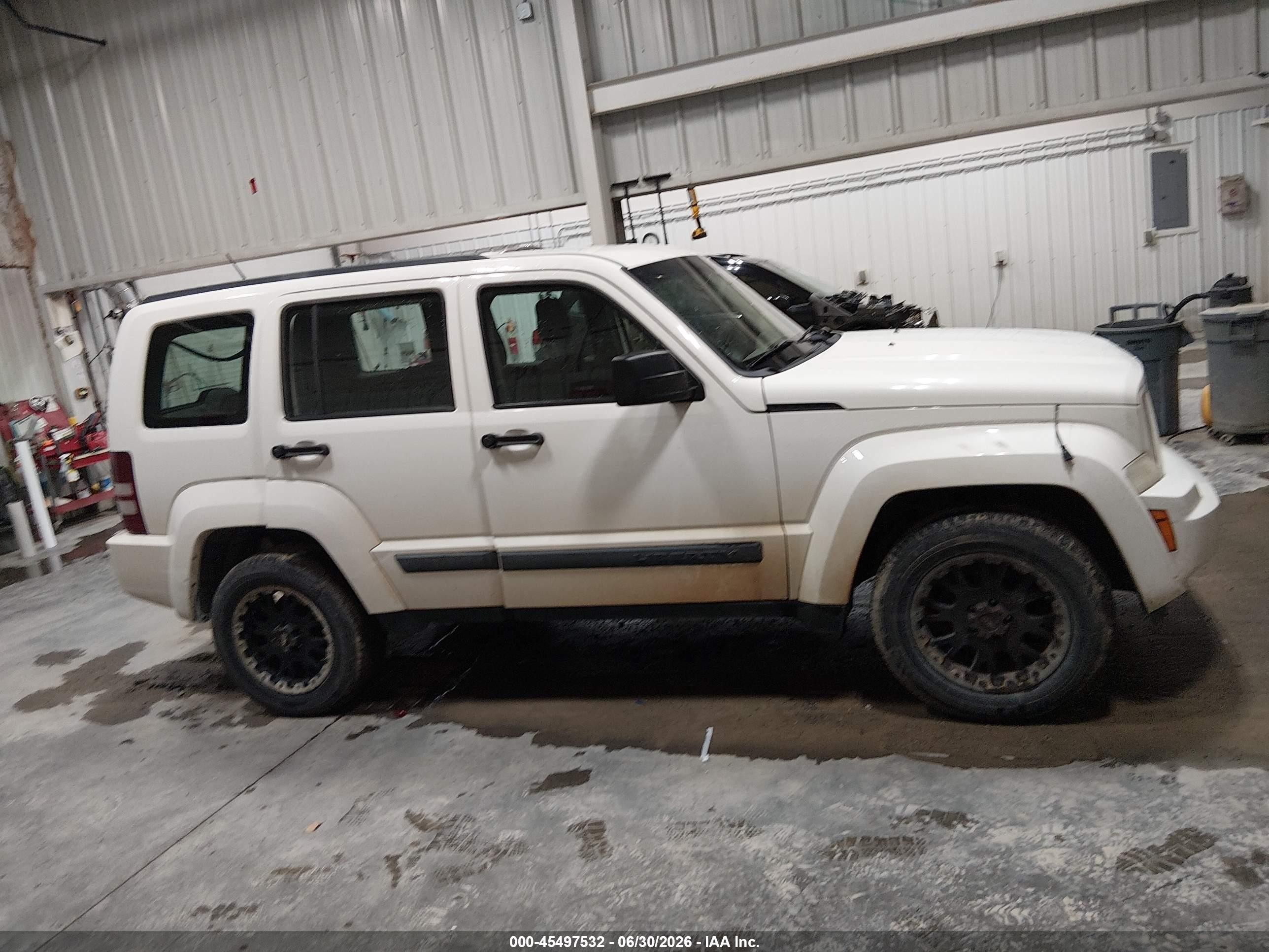 2010 Jeep Liberty Sport White vin: 1J4PN2GK0AW105942