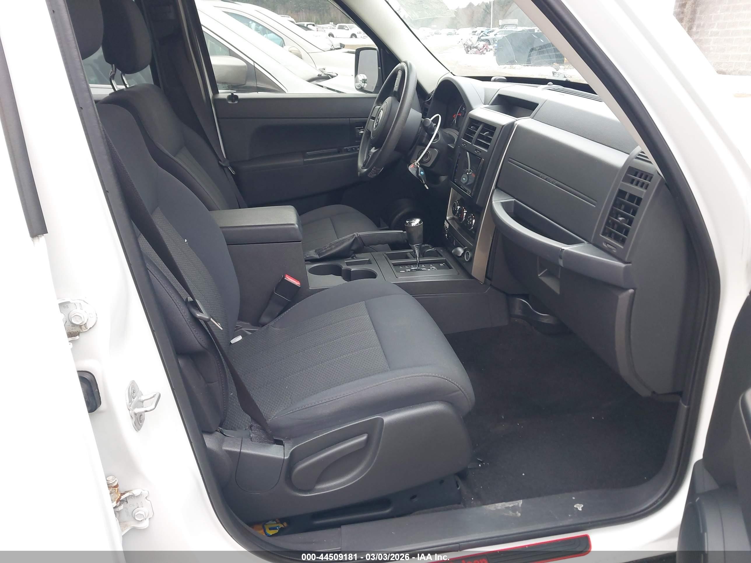 2011 Jeep Liberty Sport Белый vin: 1J4PN2GK0BW530210