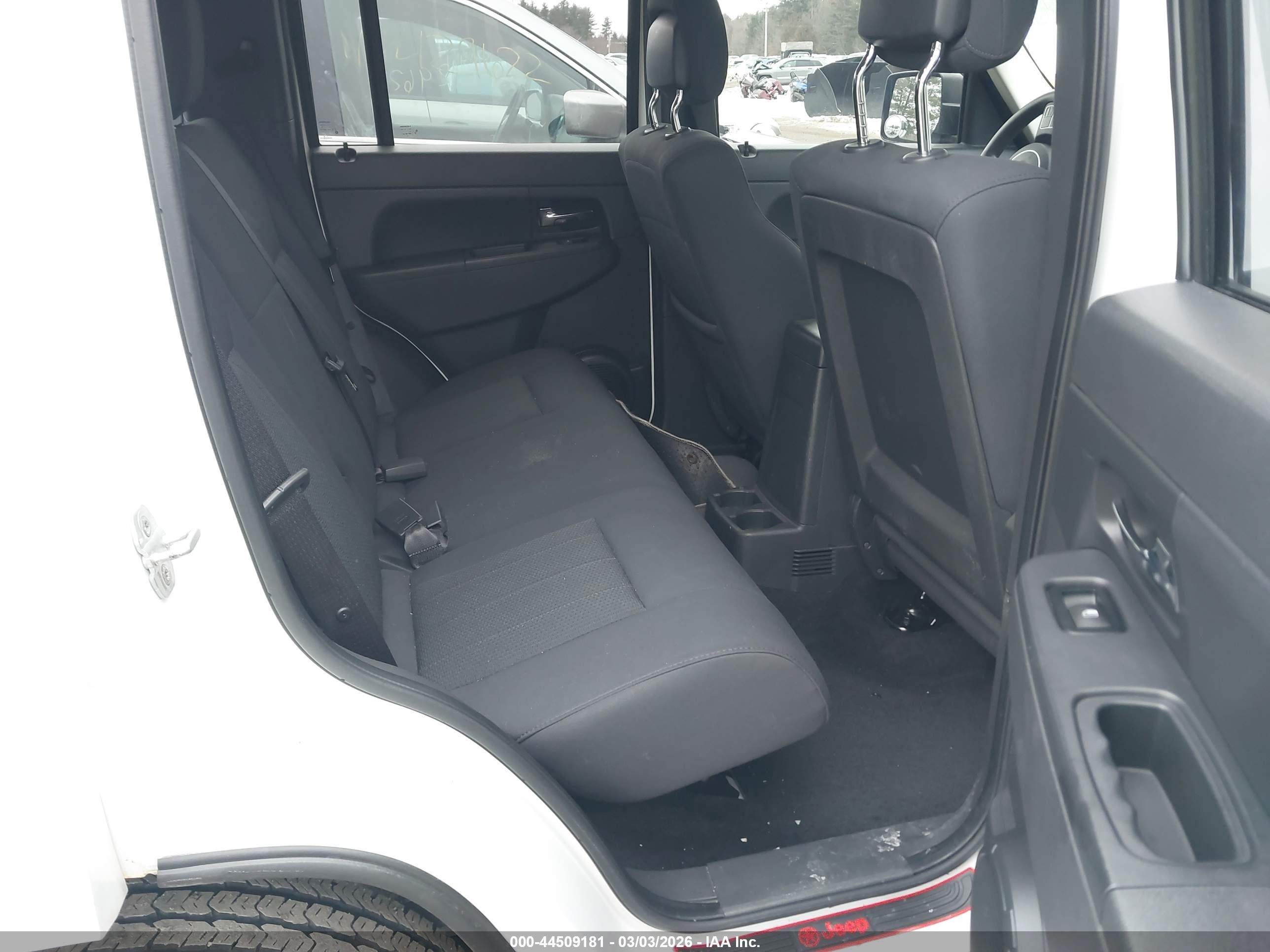 2011 Jeep Liberty Sport Белый vin: 1J4PN2GK0BW530210
